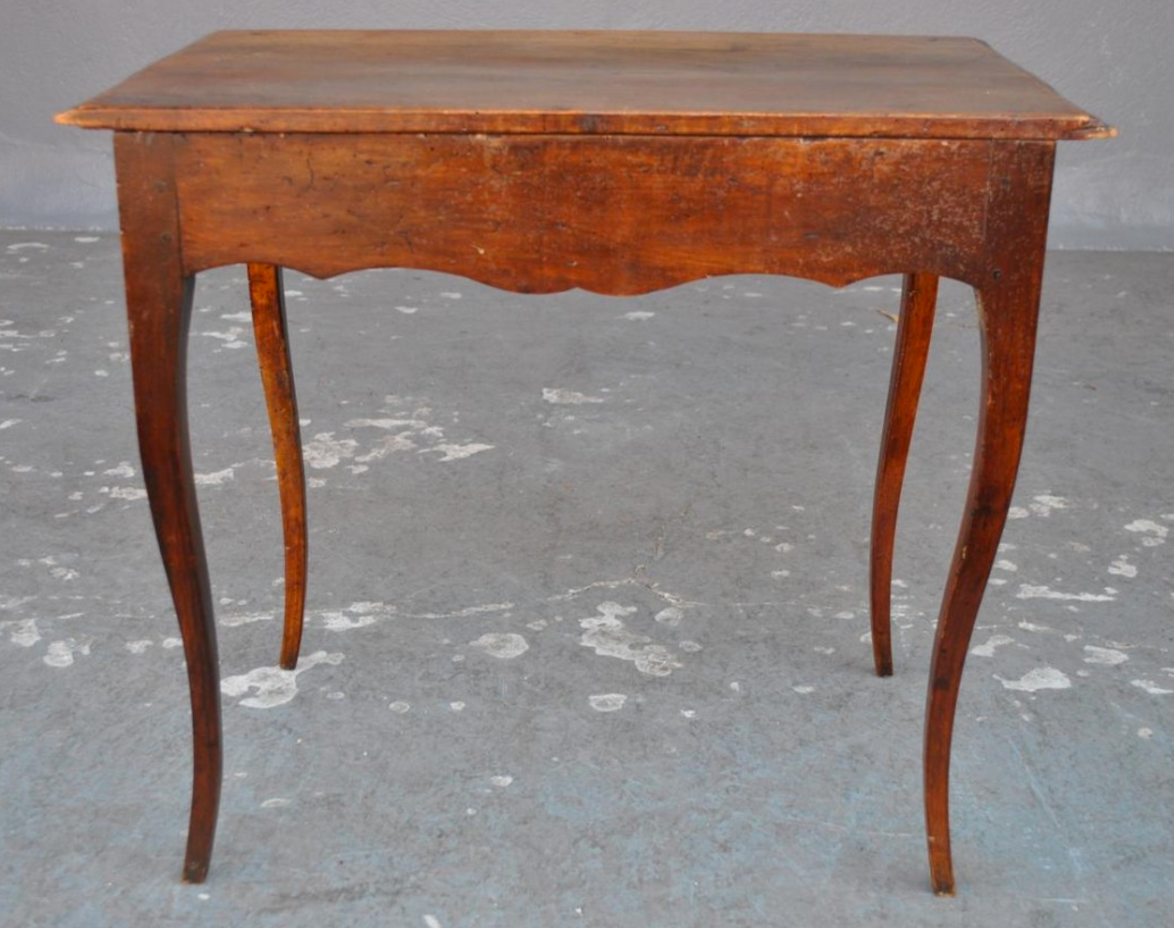 Table desk Louis XV of the period XVIIIth Walnut