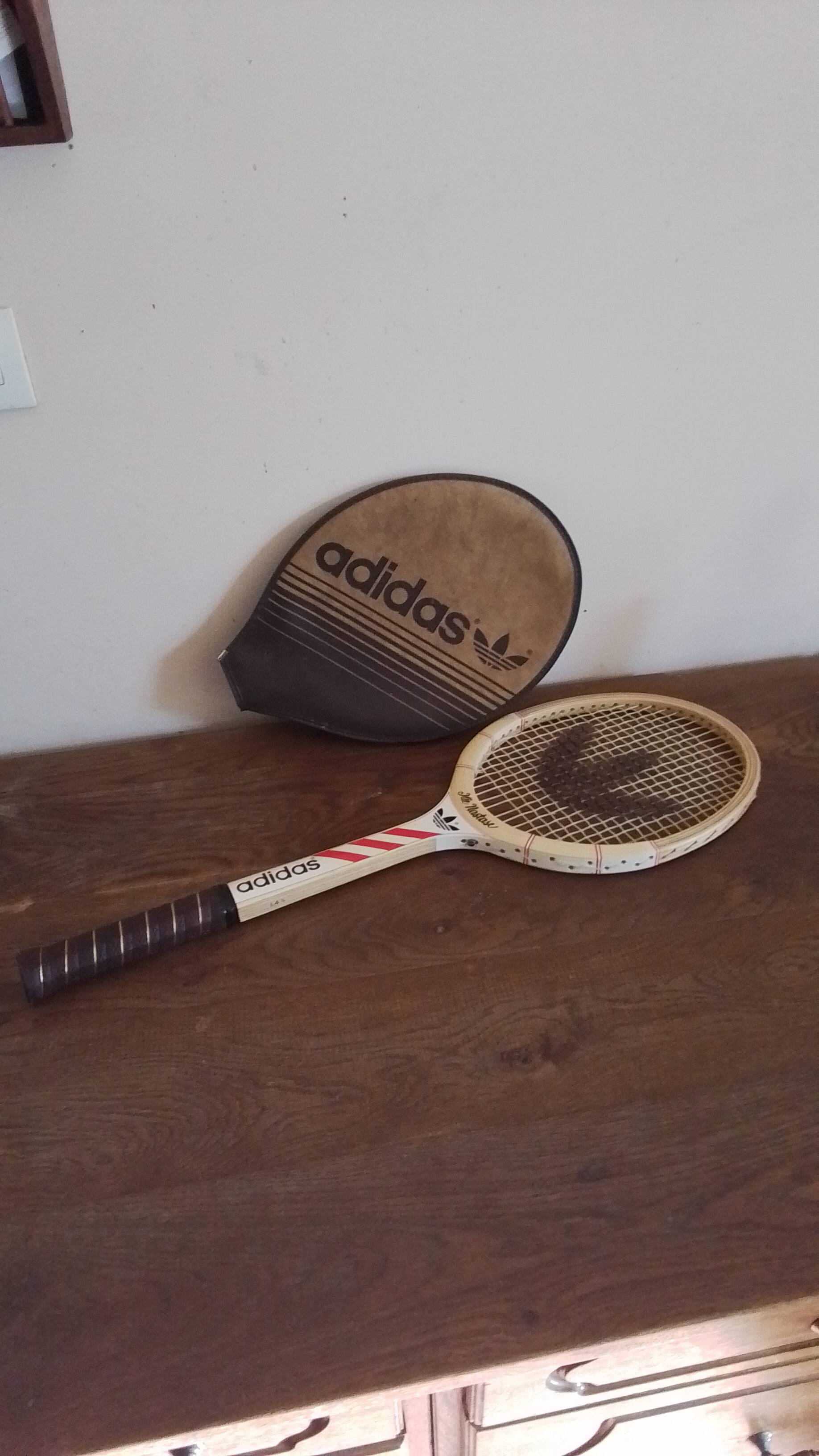 Ilie Nasrase Ads 040 tennis racket
