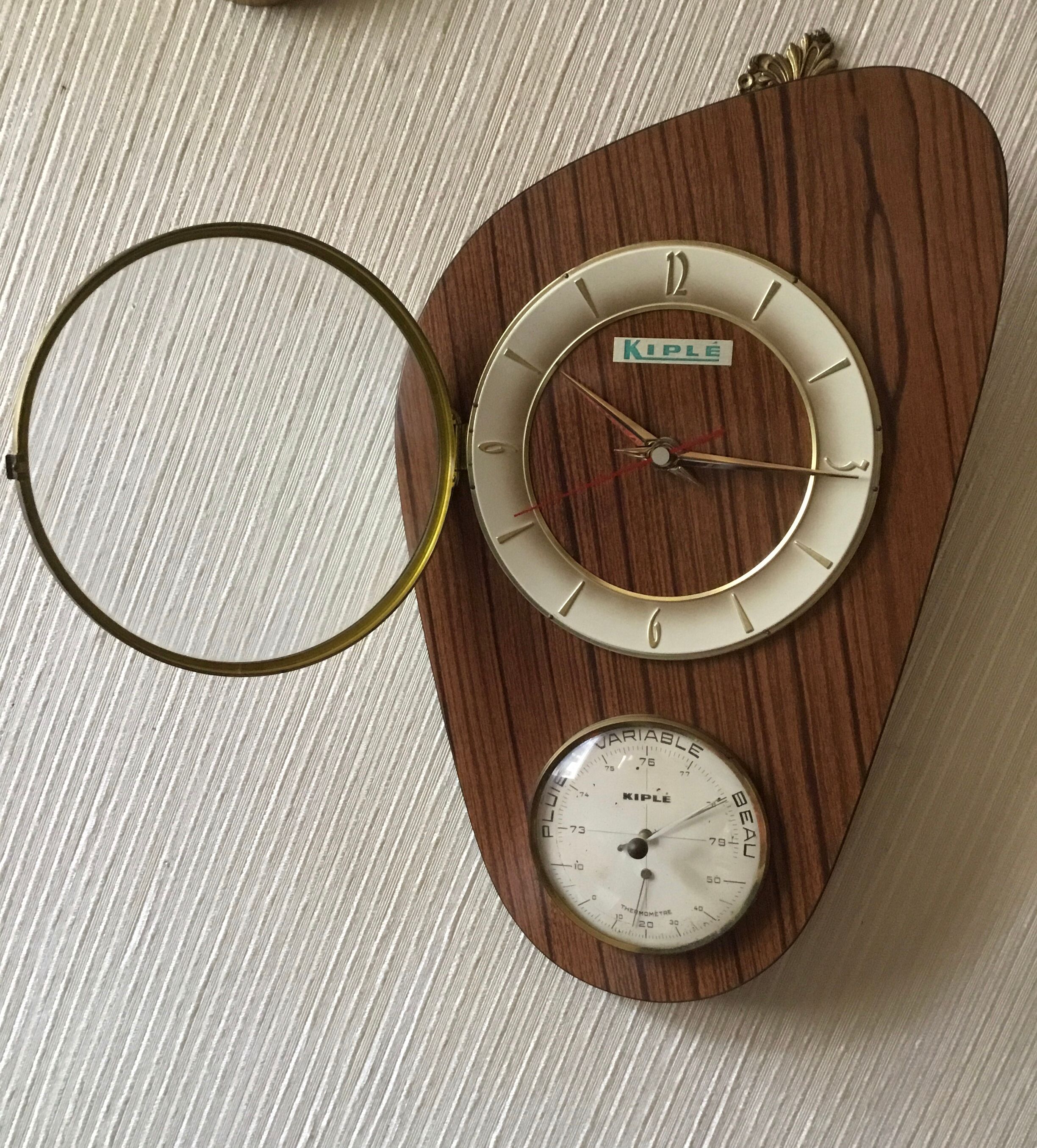Kiplé clock in Formica