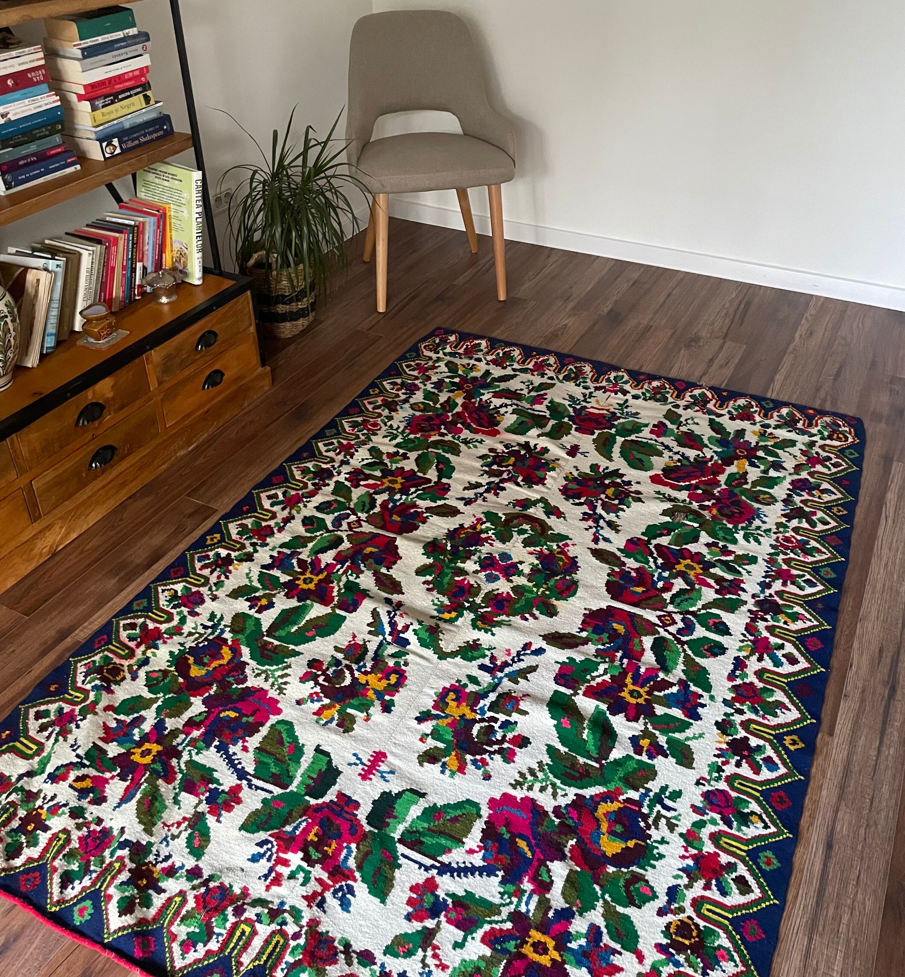 White vintage floral rug made by hand in Romania, beautiful flowers