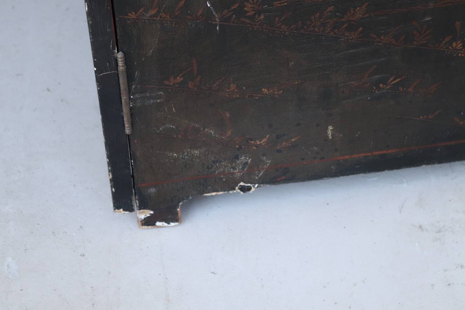 Black and red chinoiserie wardrobe – illuminated vintage furniture