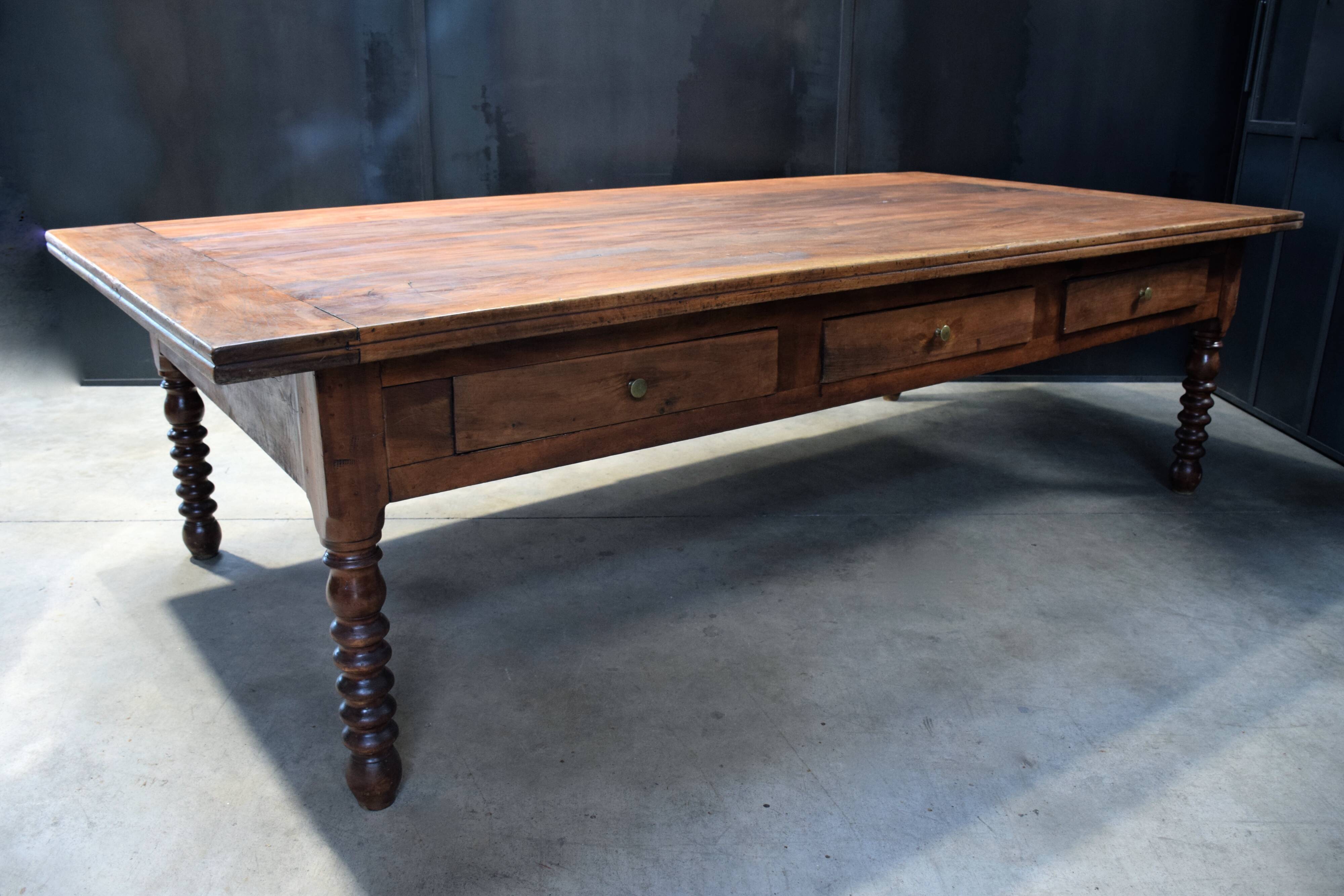 Passementier table with wooden drawers Walnut - France Lyon 1880'