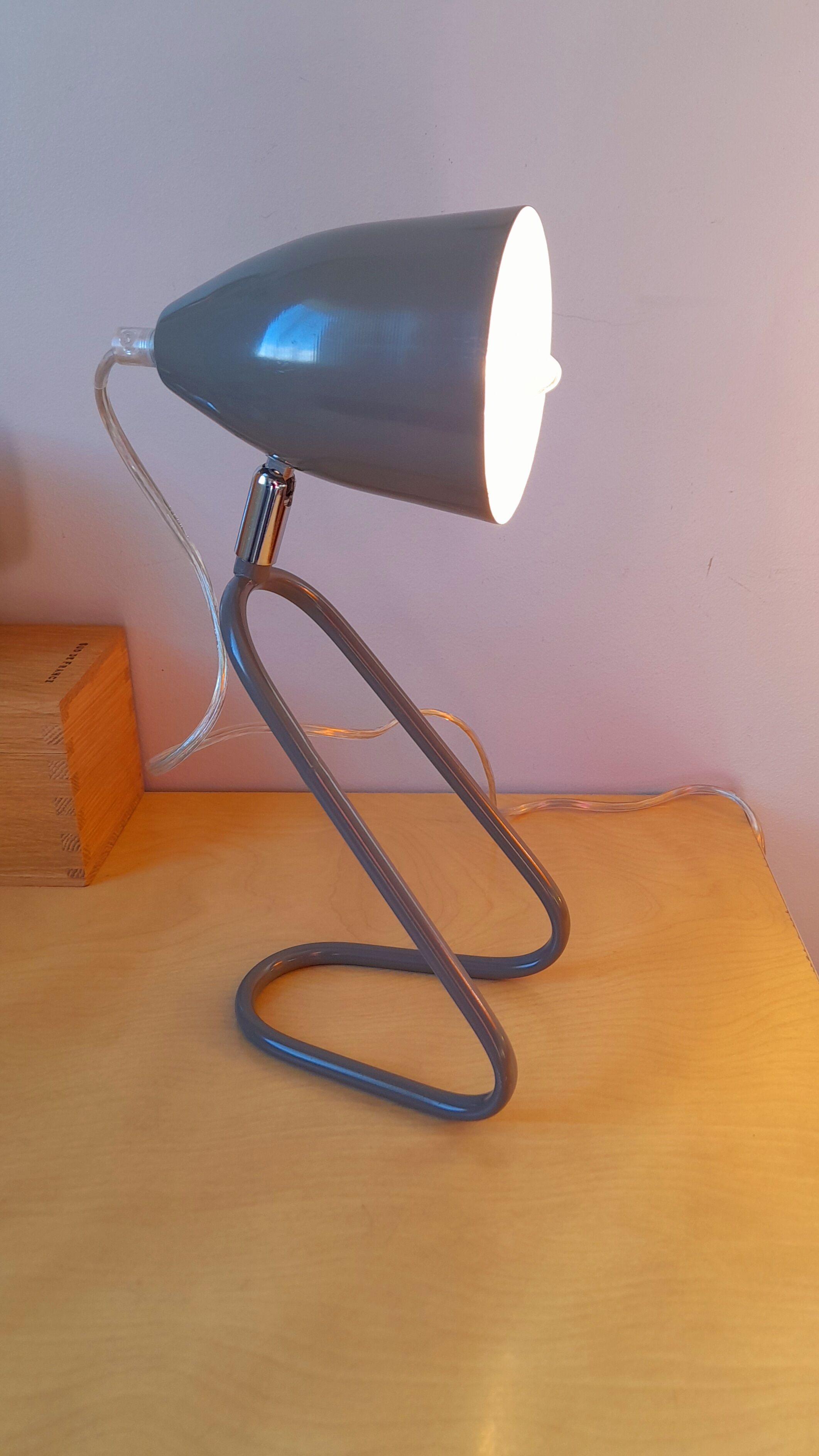 Desk lamp