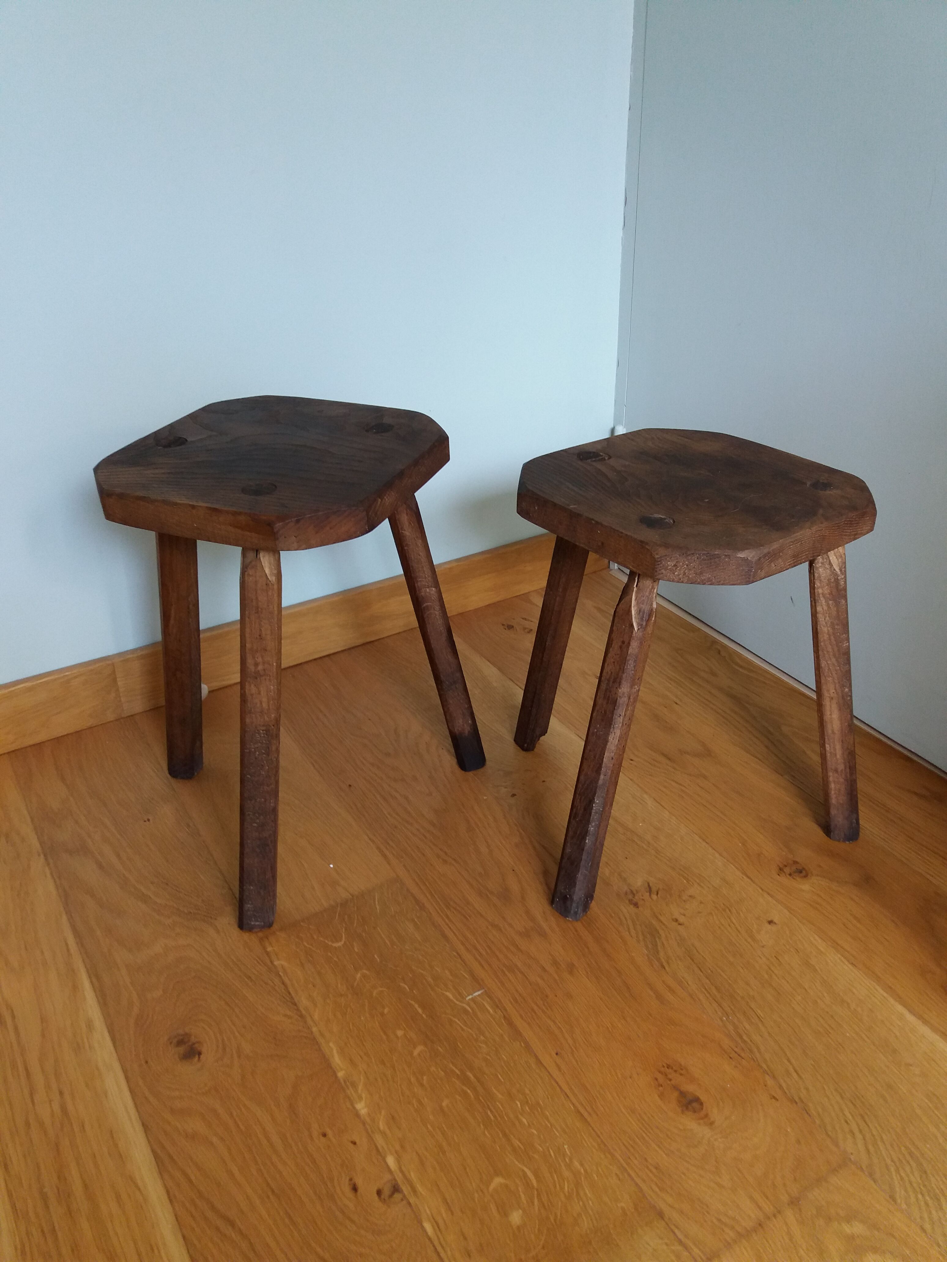 Tripod cowherd stools
