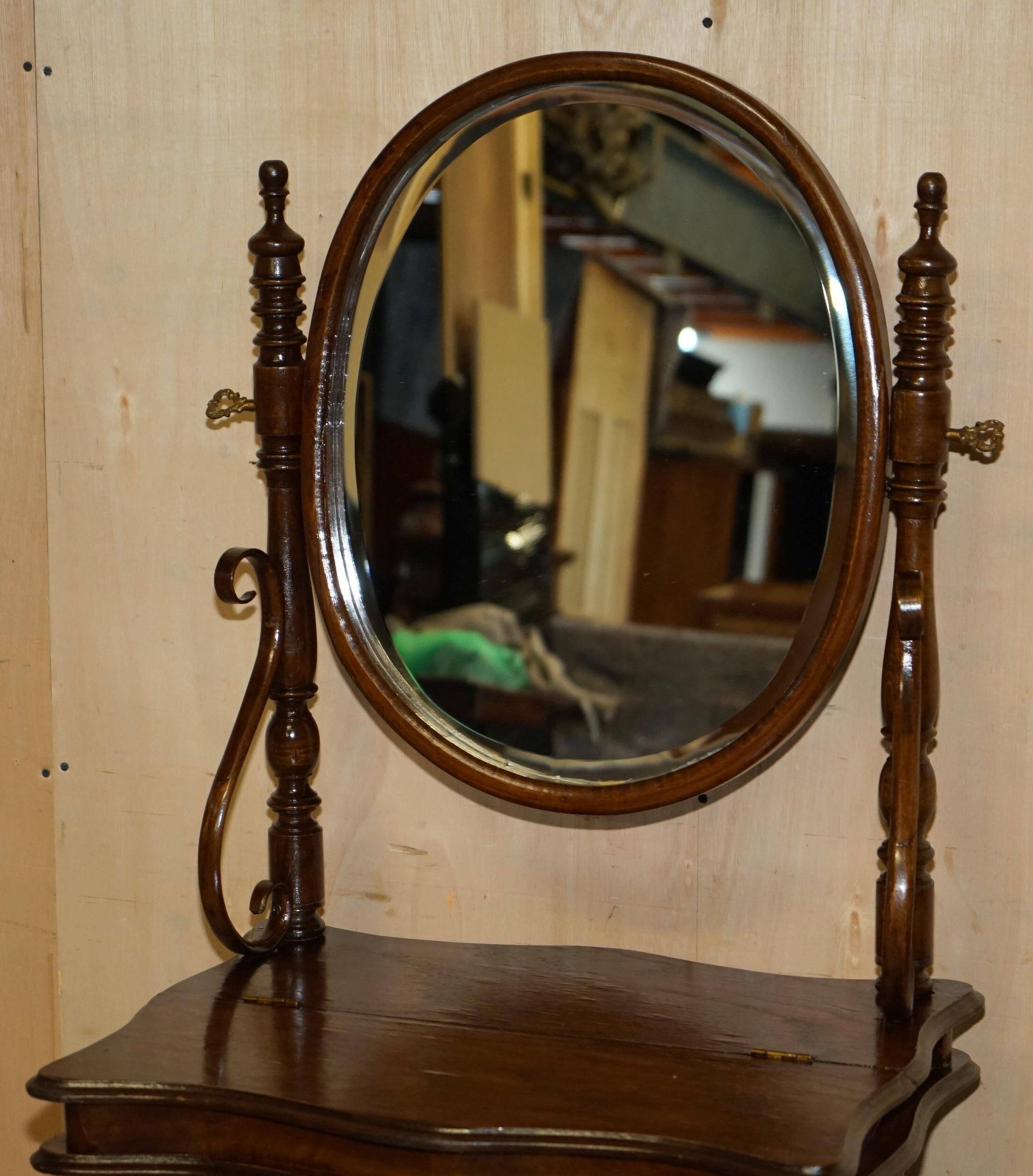Victorian Thonet dressing table in bent wood with adjustable stool.