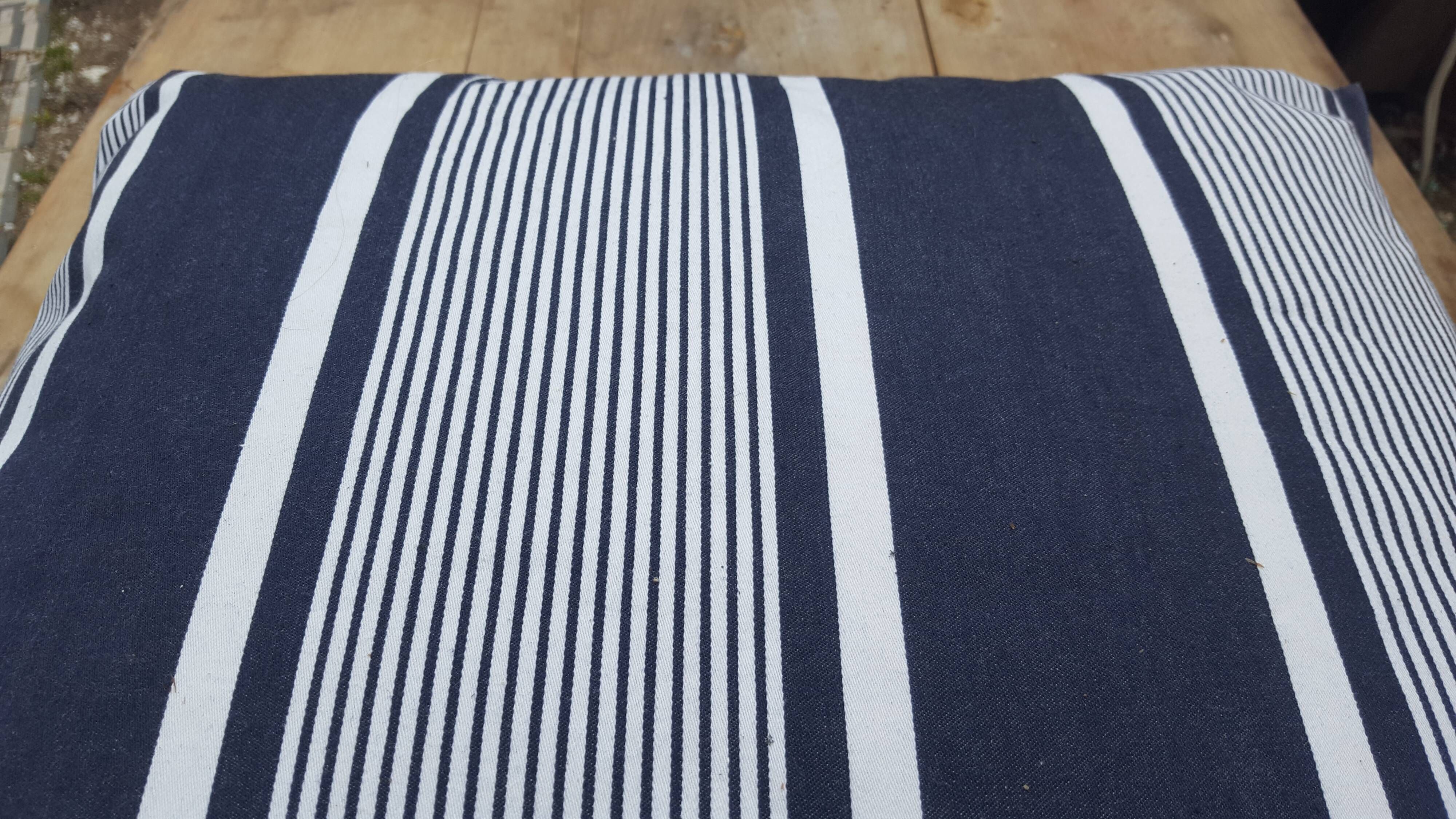 Coussin toile à matelas 50×50