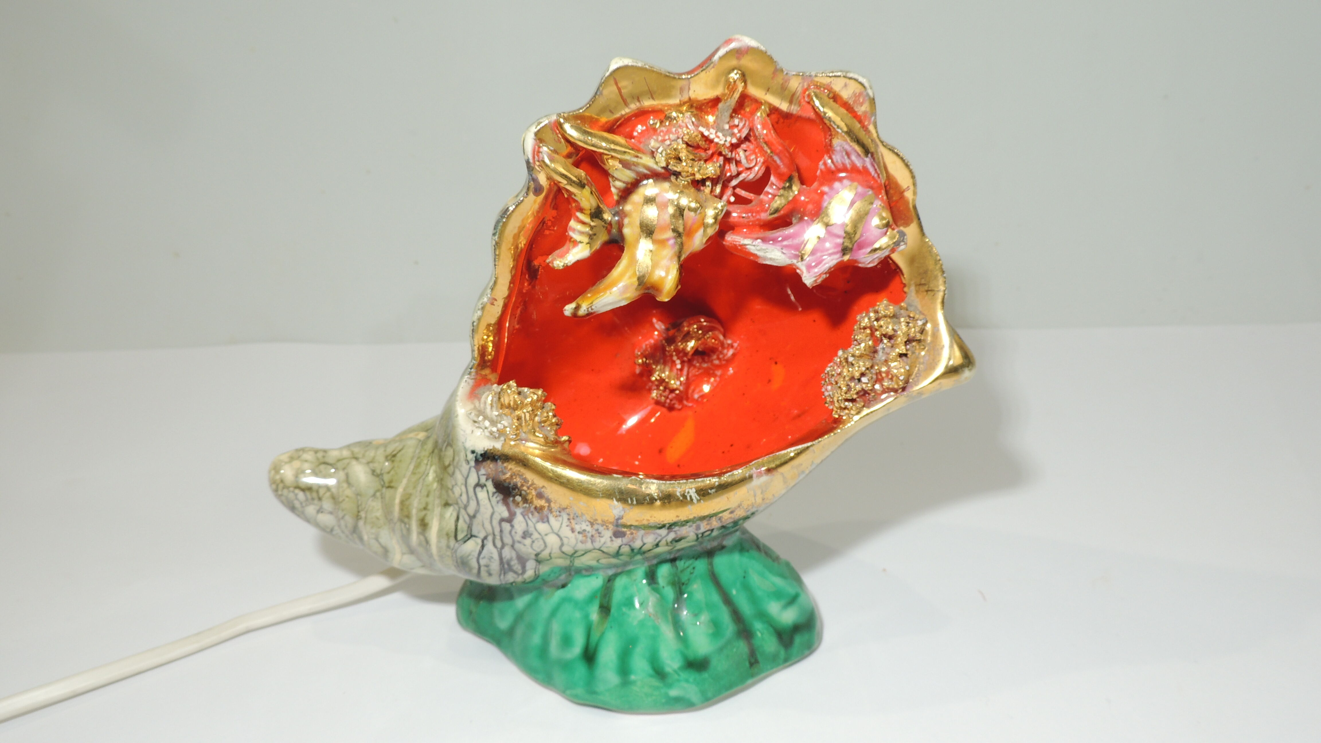 Lampe coquillage faience barbotine