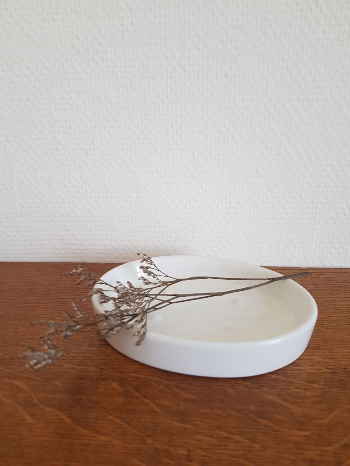 Porcelain soap dish