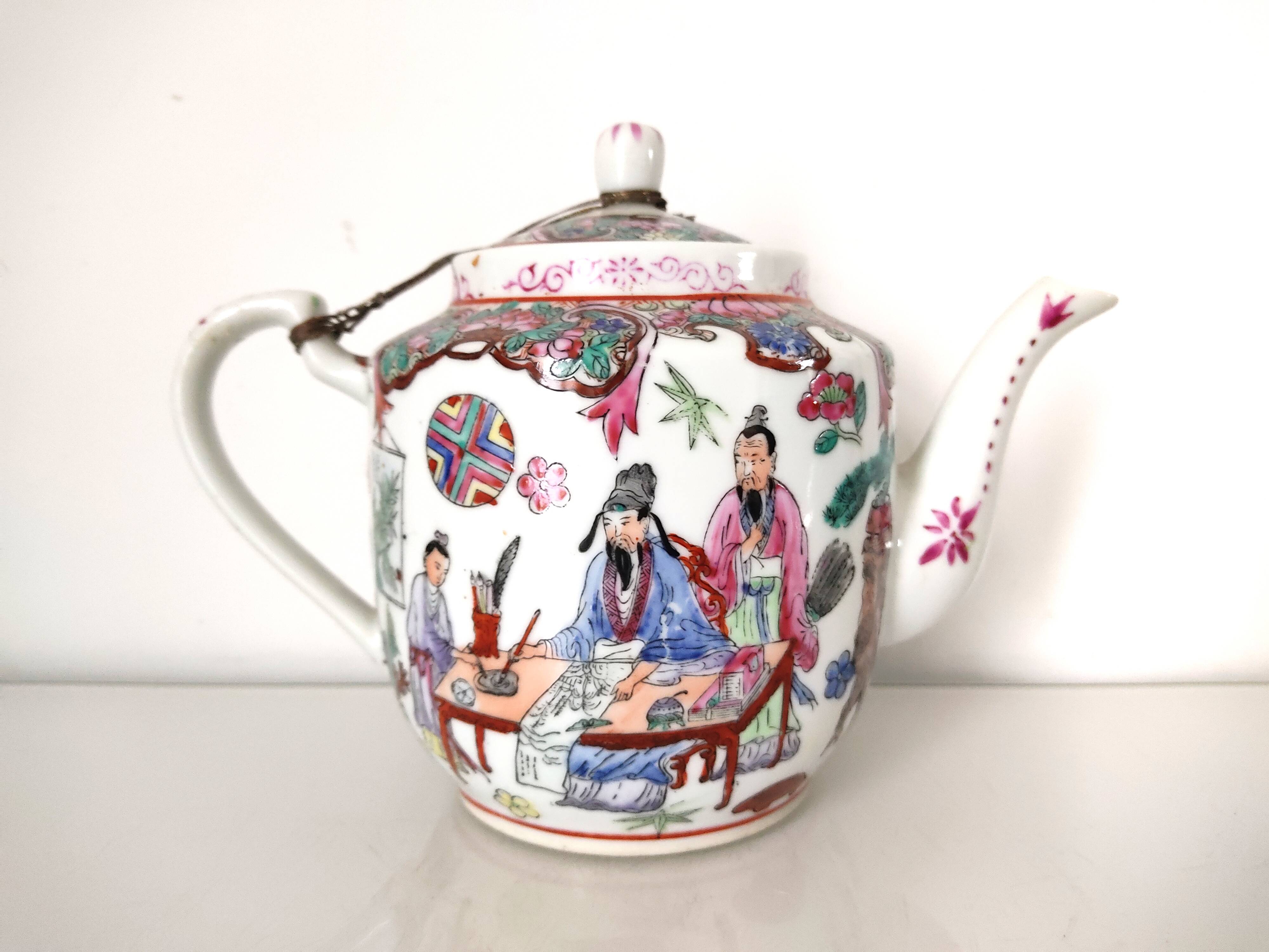 Théière porcelaine chinoise personnages fleurs