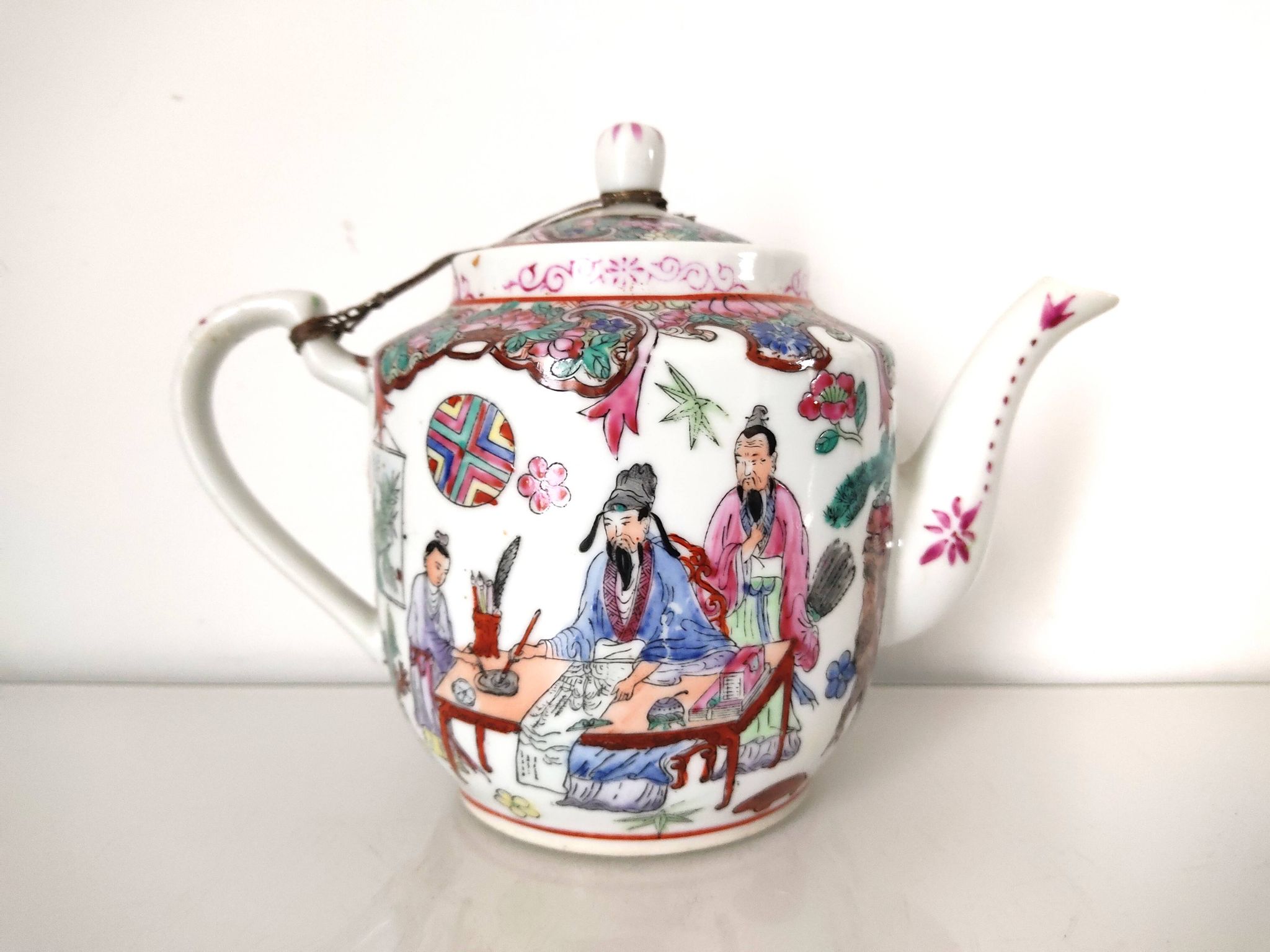 Chinese porcelain teapot flower characters