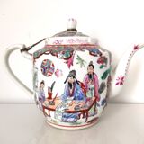 Chinese porcelain teapot flower characters