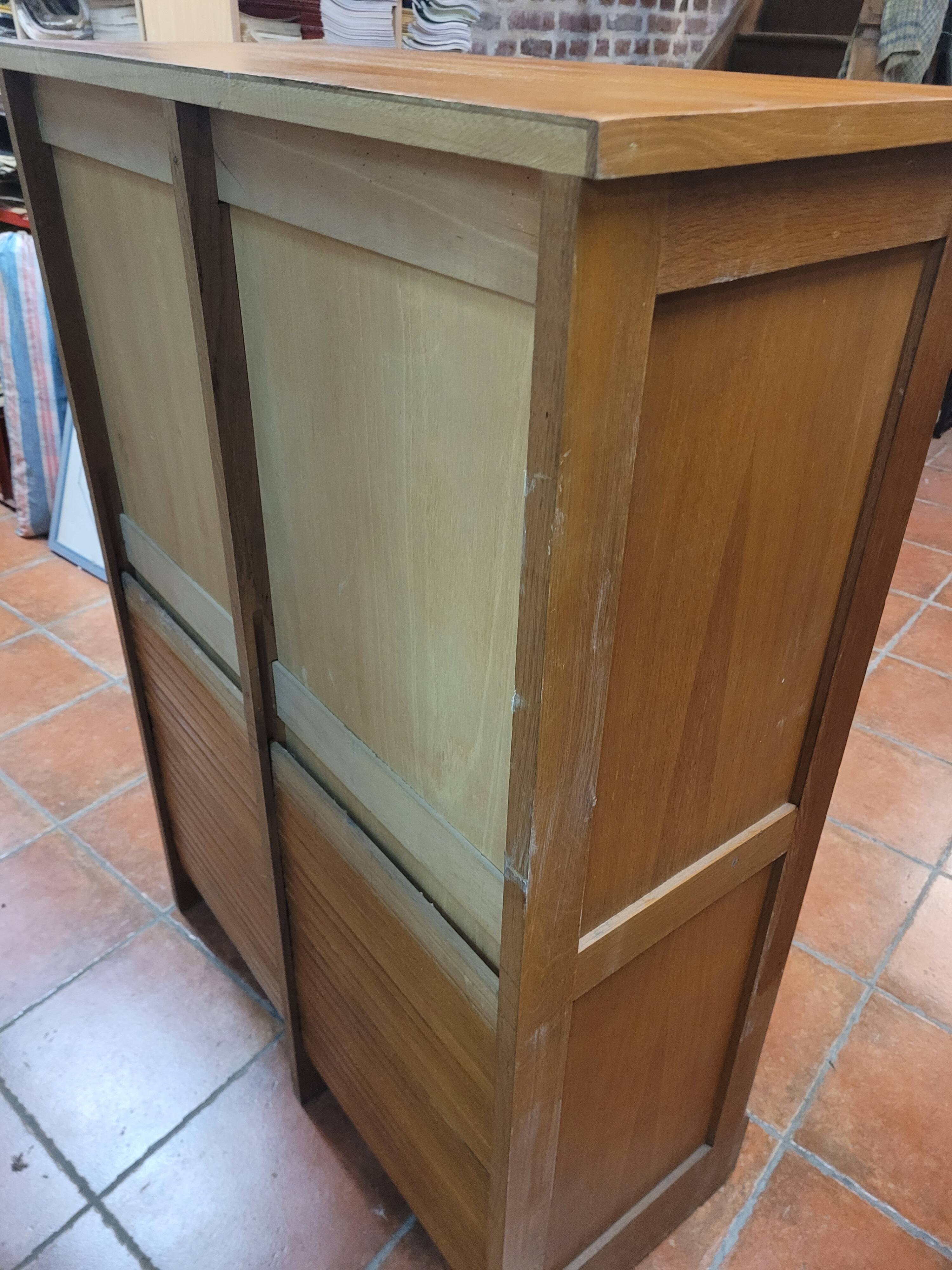 Double binder with curtains