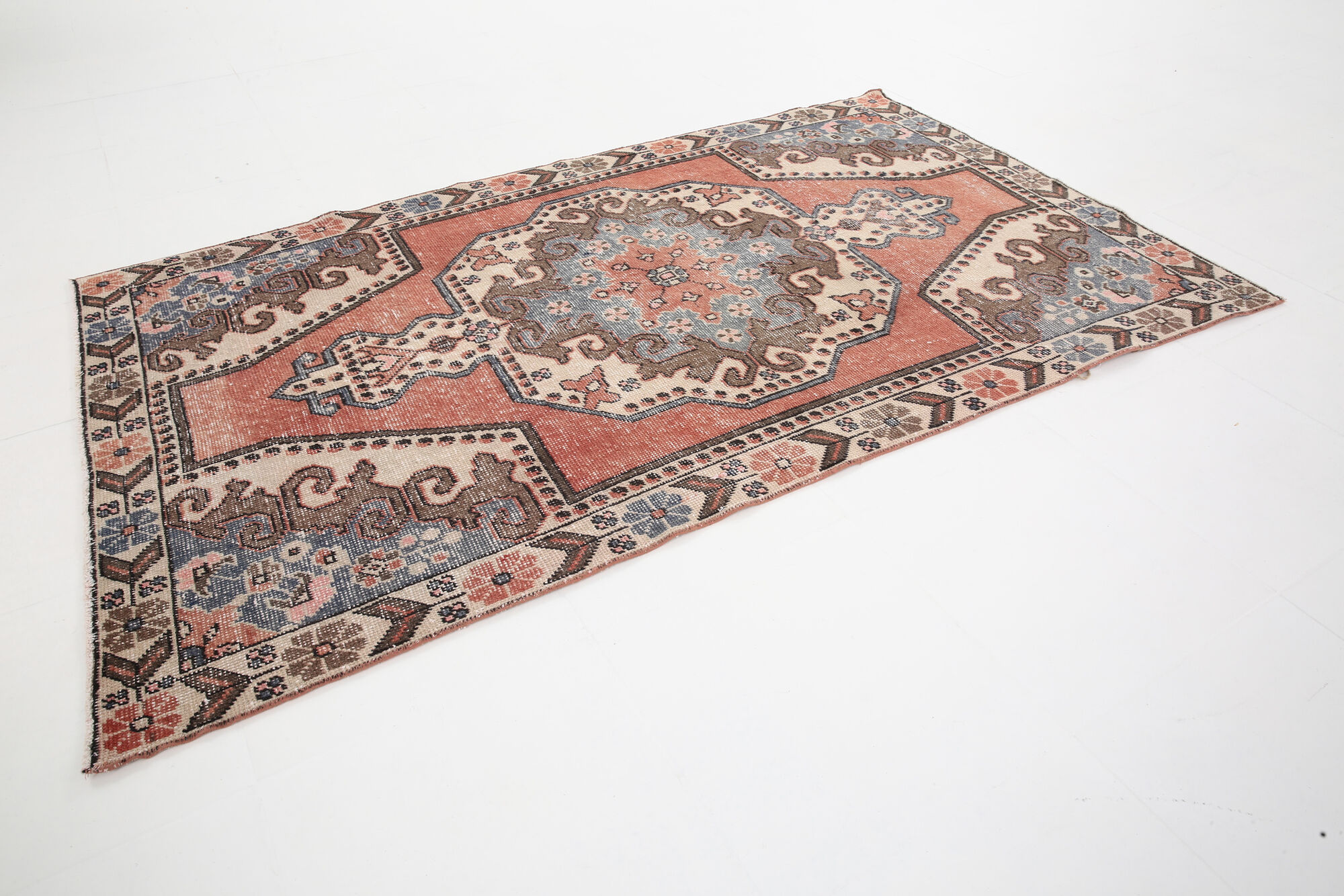 4x7 red & beige vintage rug, 122x207cm