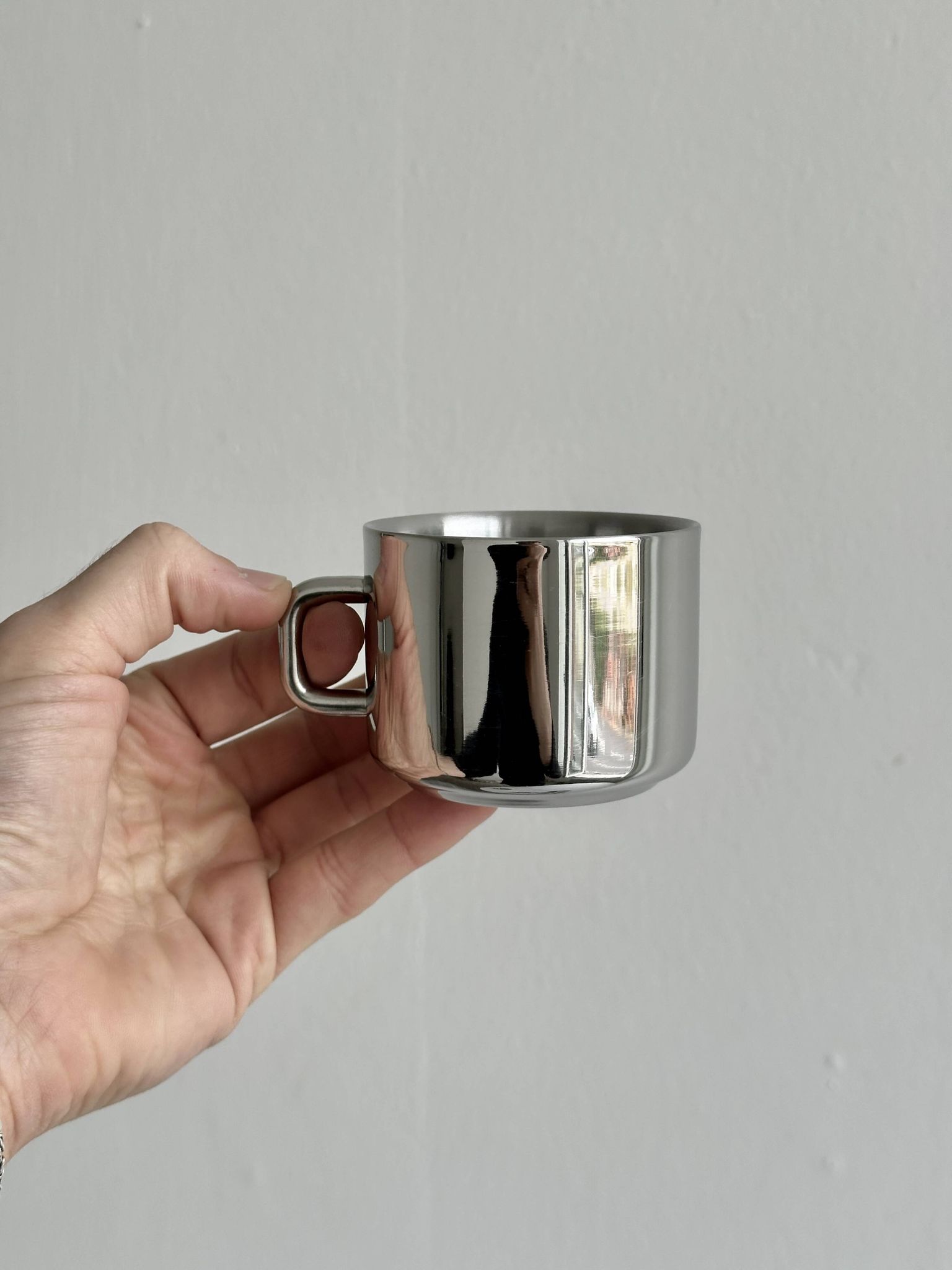 Lot de 4 tasses à café en inox avec sous-tasses