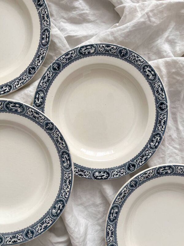 4 assiettes creuses en terre de fer « François 1er » Salins