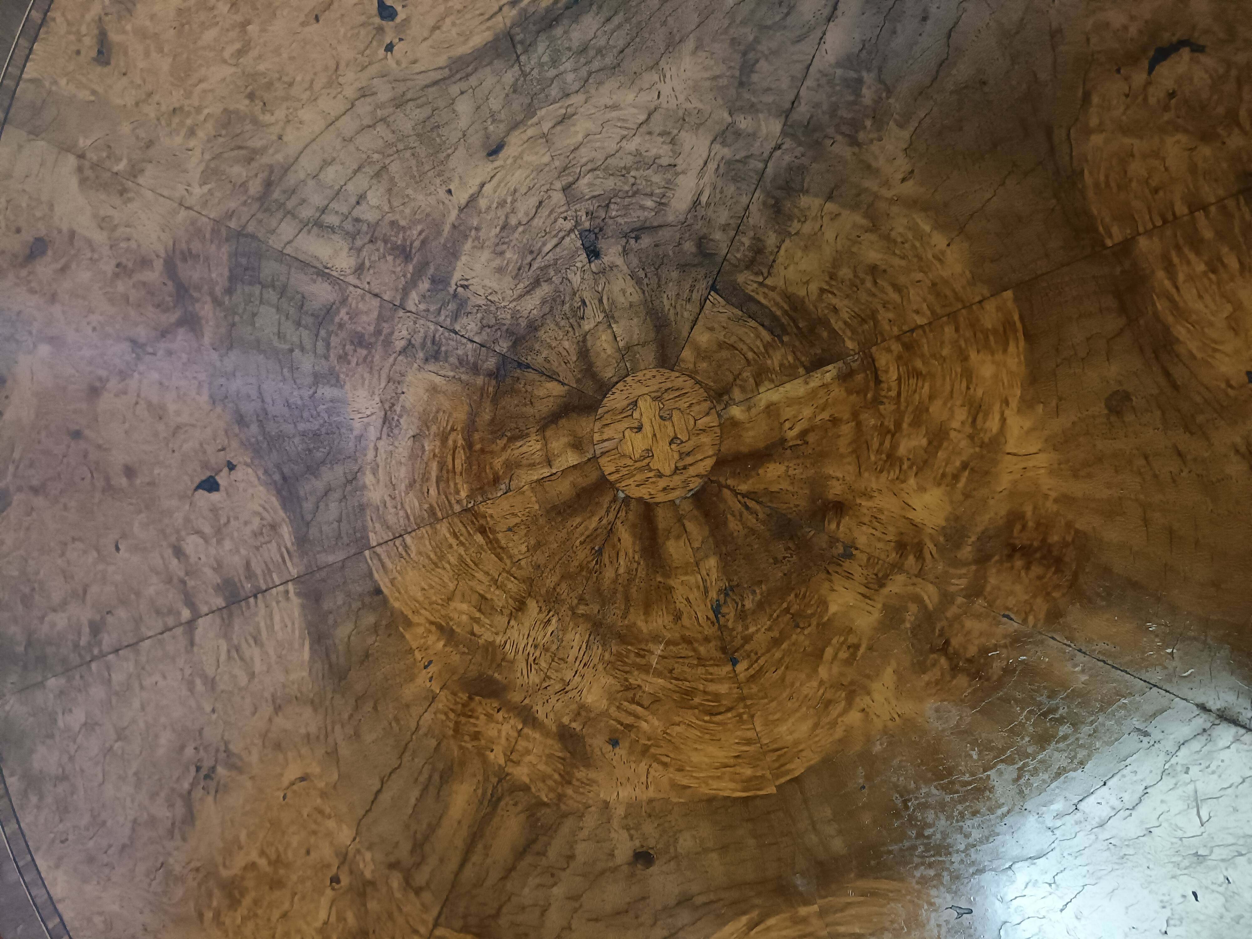 Table guéridon bois marqueté style louis xv