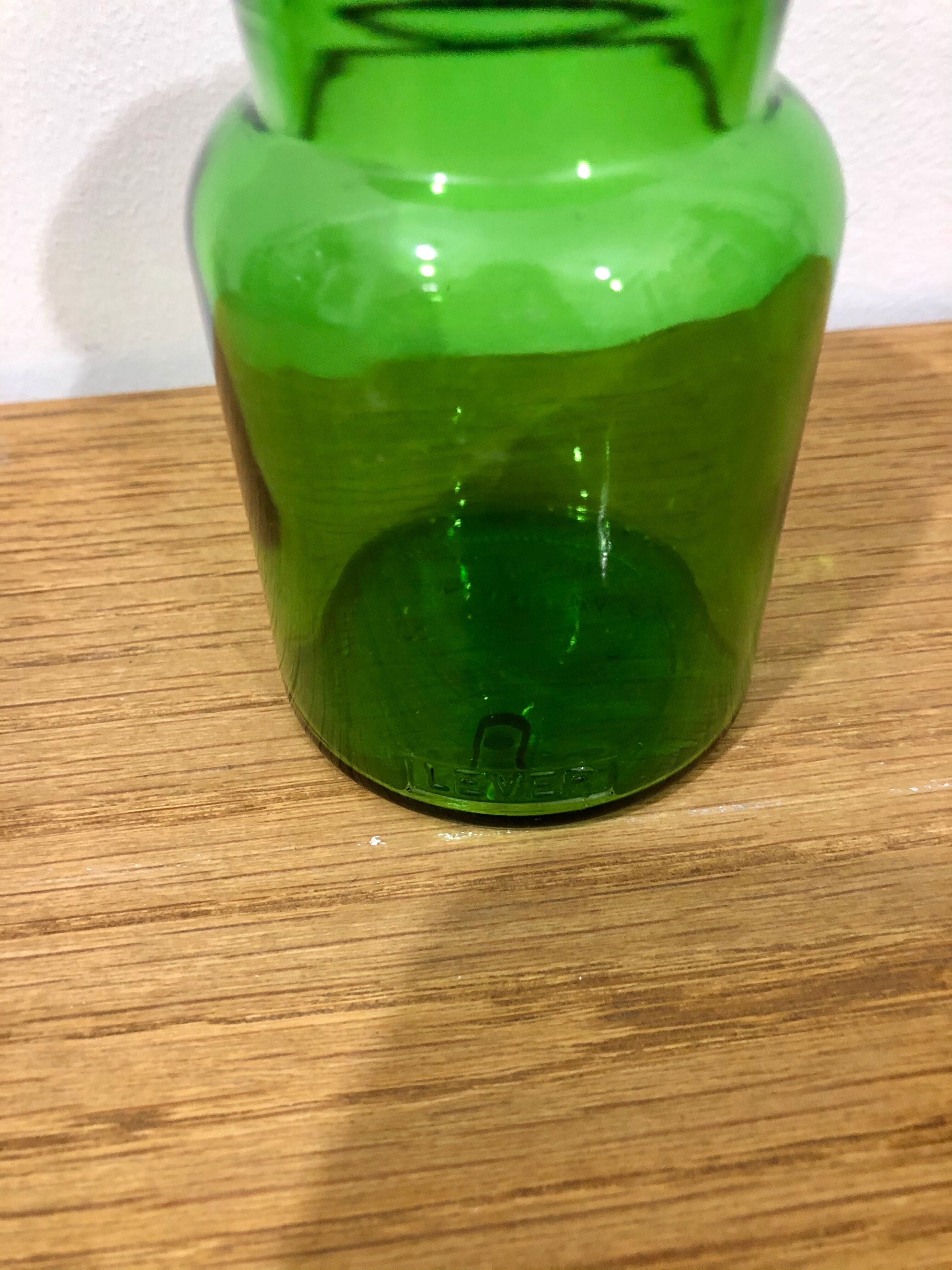 Lever jar