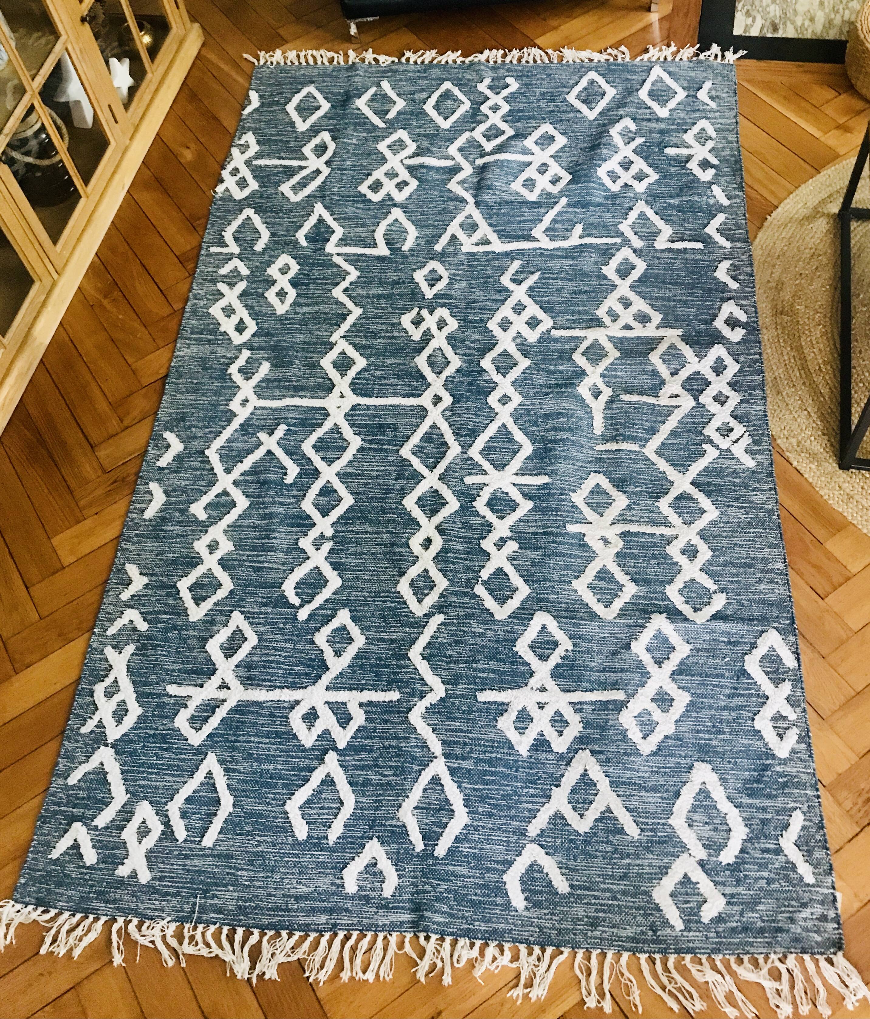 Soft cotton rug with Berber patterns