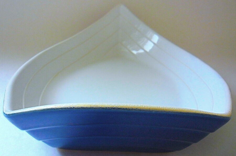 Breton earthenware dish, by the Appolia workshop in Languidic, forming the hull of a boat