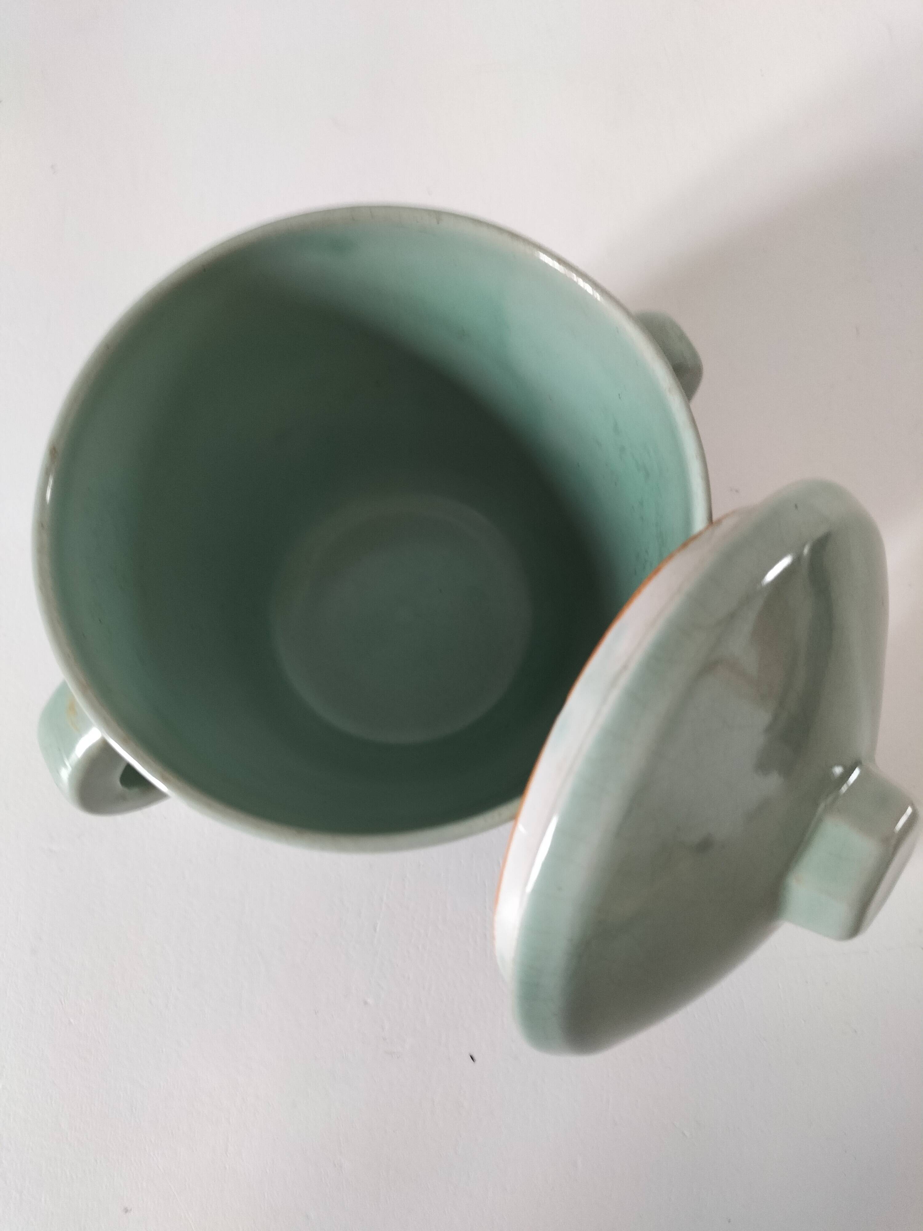 Covered sugar bowl in celadon ceramic – modernist lines