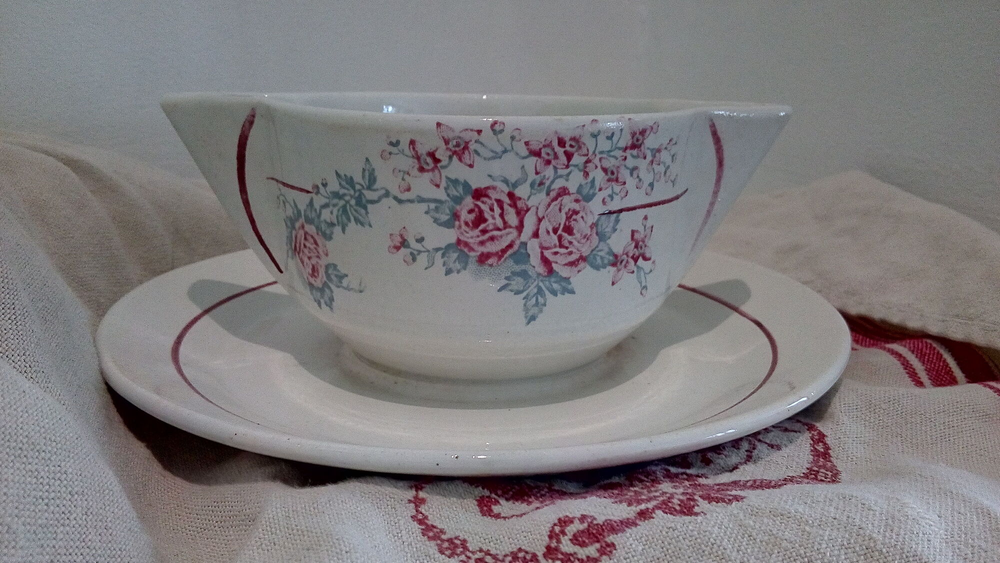 Saucière en faïence de St-Amand