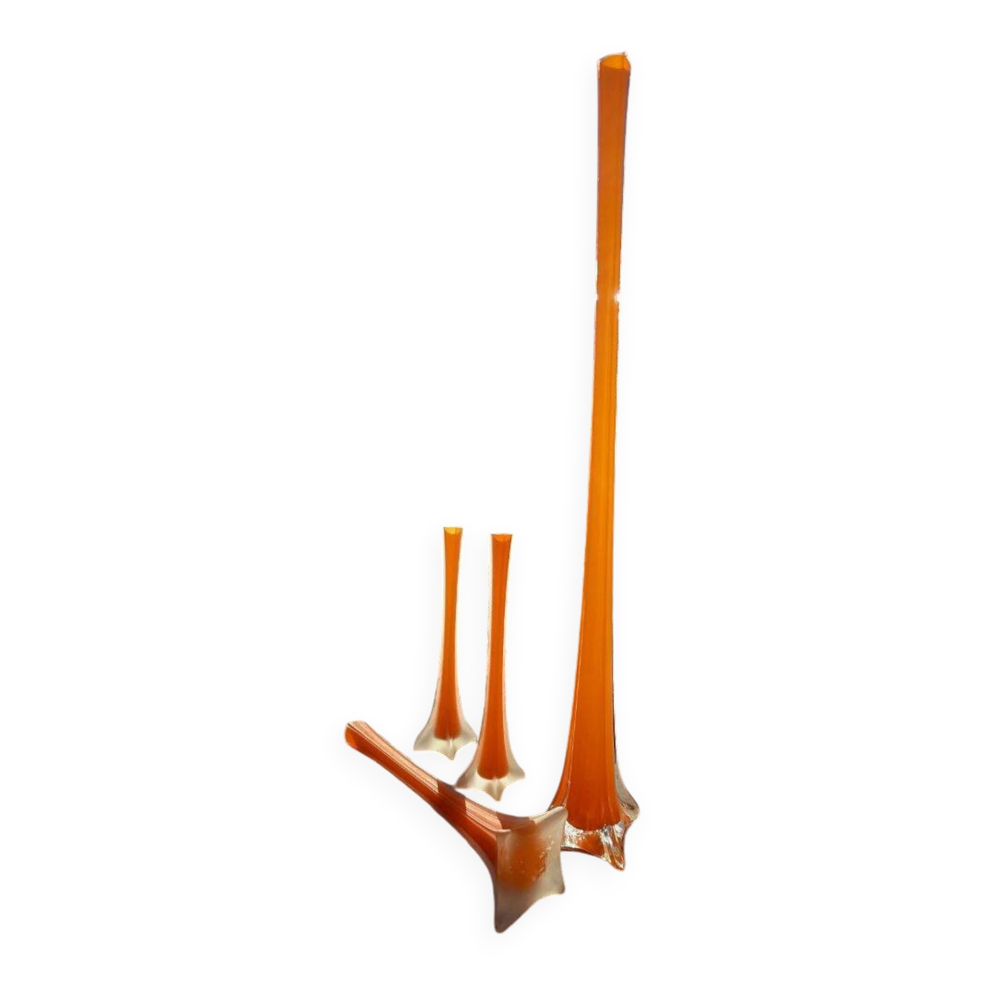 un ensemble rare de 4 vases en verre étiré à la main (technique dite S