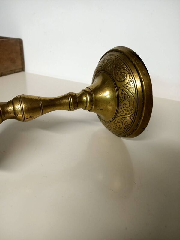 Bougeoir ancien en bronze