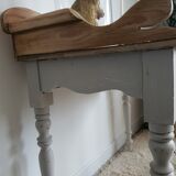 Table style dressing table