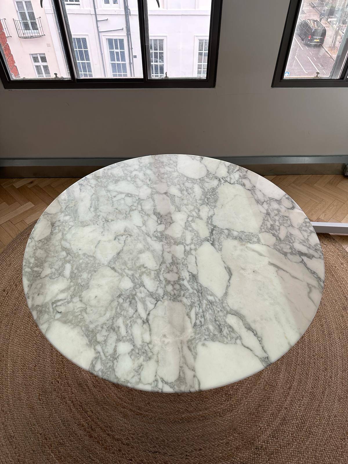 Saarinen marble table Edition Knoll and its 4 tulip chairs (set of 5)
