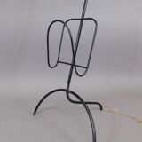 Lampadaire porte revue en fer forgé et et laiton, ampoule apparente 1960