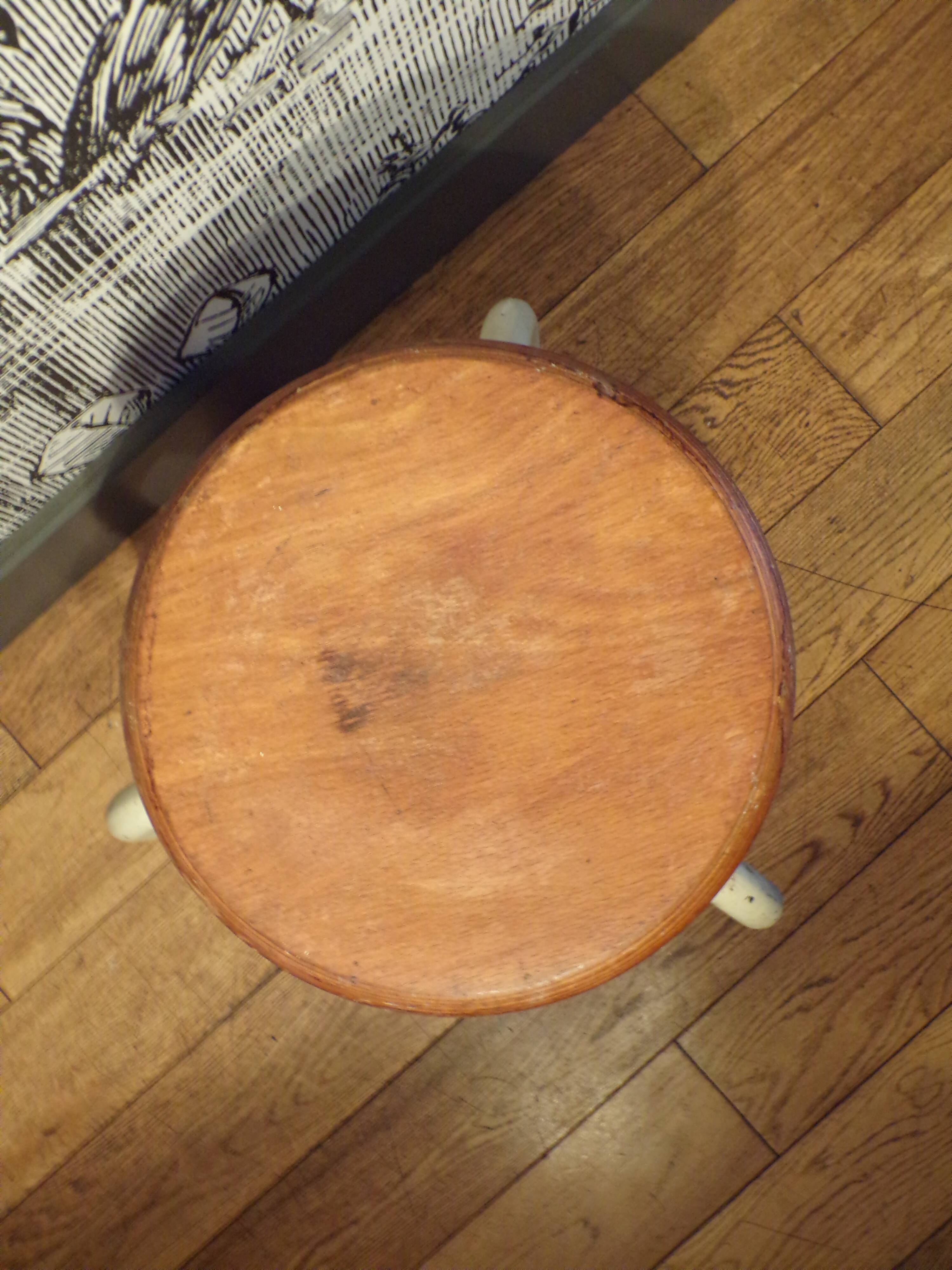 Tabouret tripode