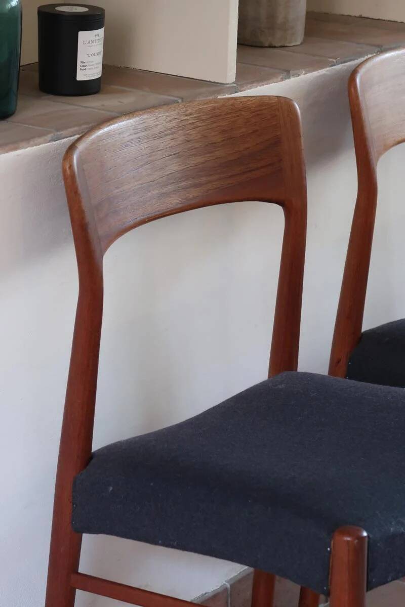 4 vintage Scandinavian chairs in teak and blue fabric - Model 26 by Henning Kjærnulf