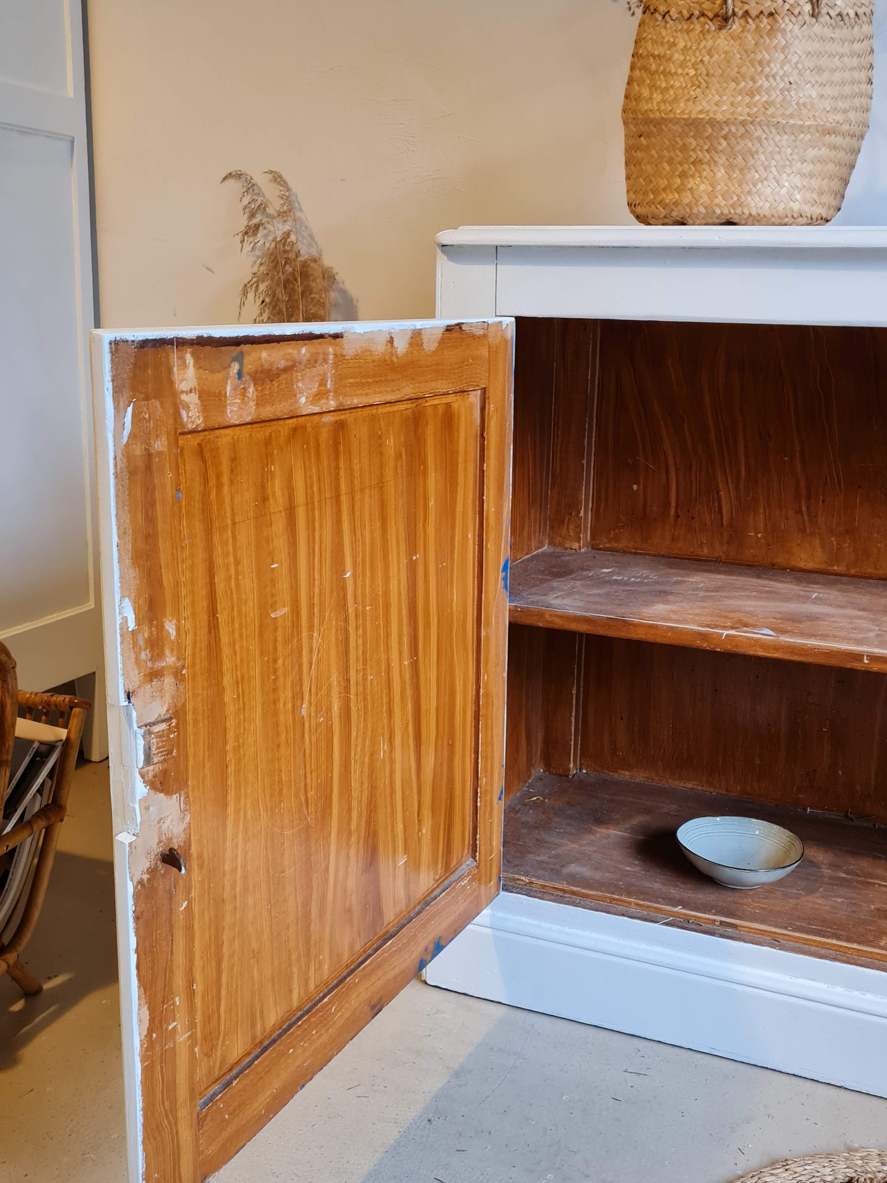 Vintage Parisian buffet-minded countertop