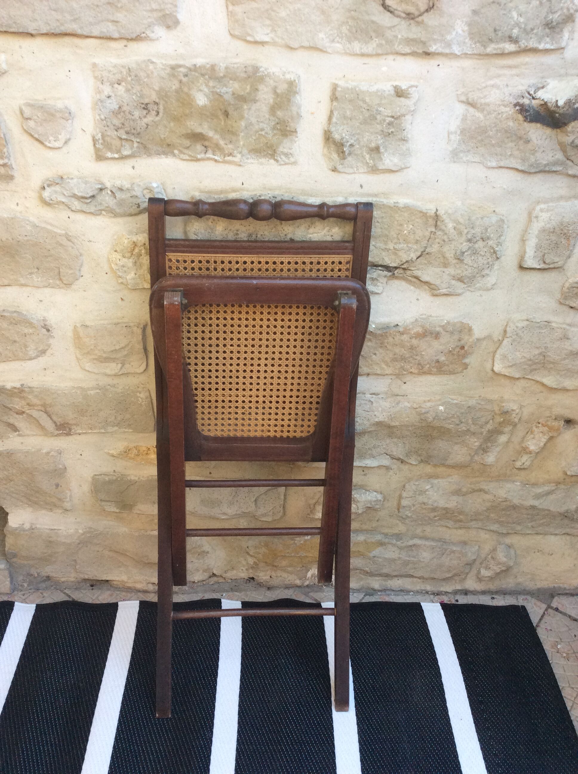 Folding chair canned