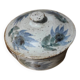 Soupière en céramique gris vernis moucheté fleurs peints en bleu vert