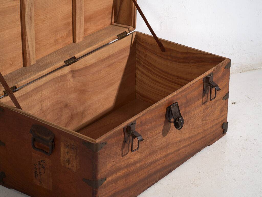 Antique Japanese camphor wood chest – Meiji period (c. 1890-1912) #76