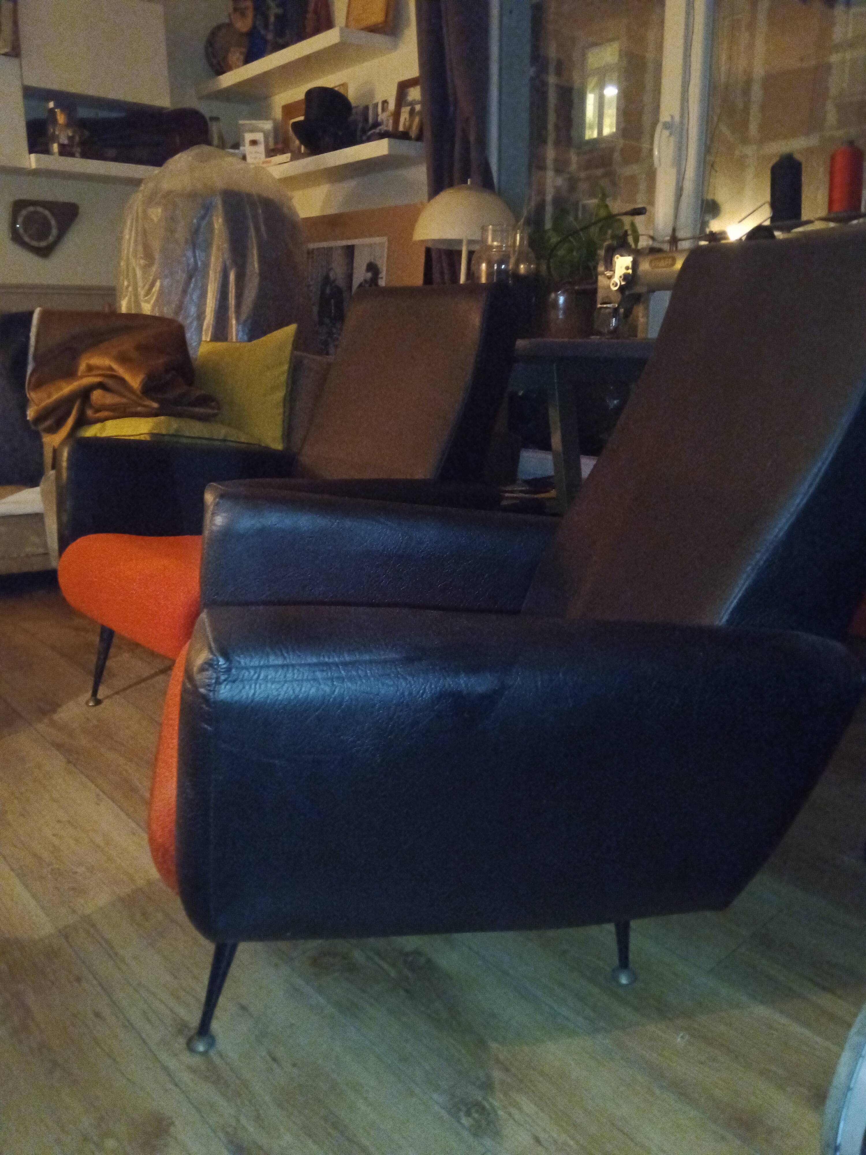 Pair of vintage armchairs 70