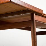 Danish extendable two-tiered teak serving trolley, 1960s, Kurt Ostervig.