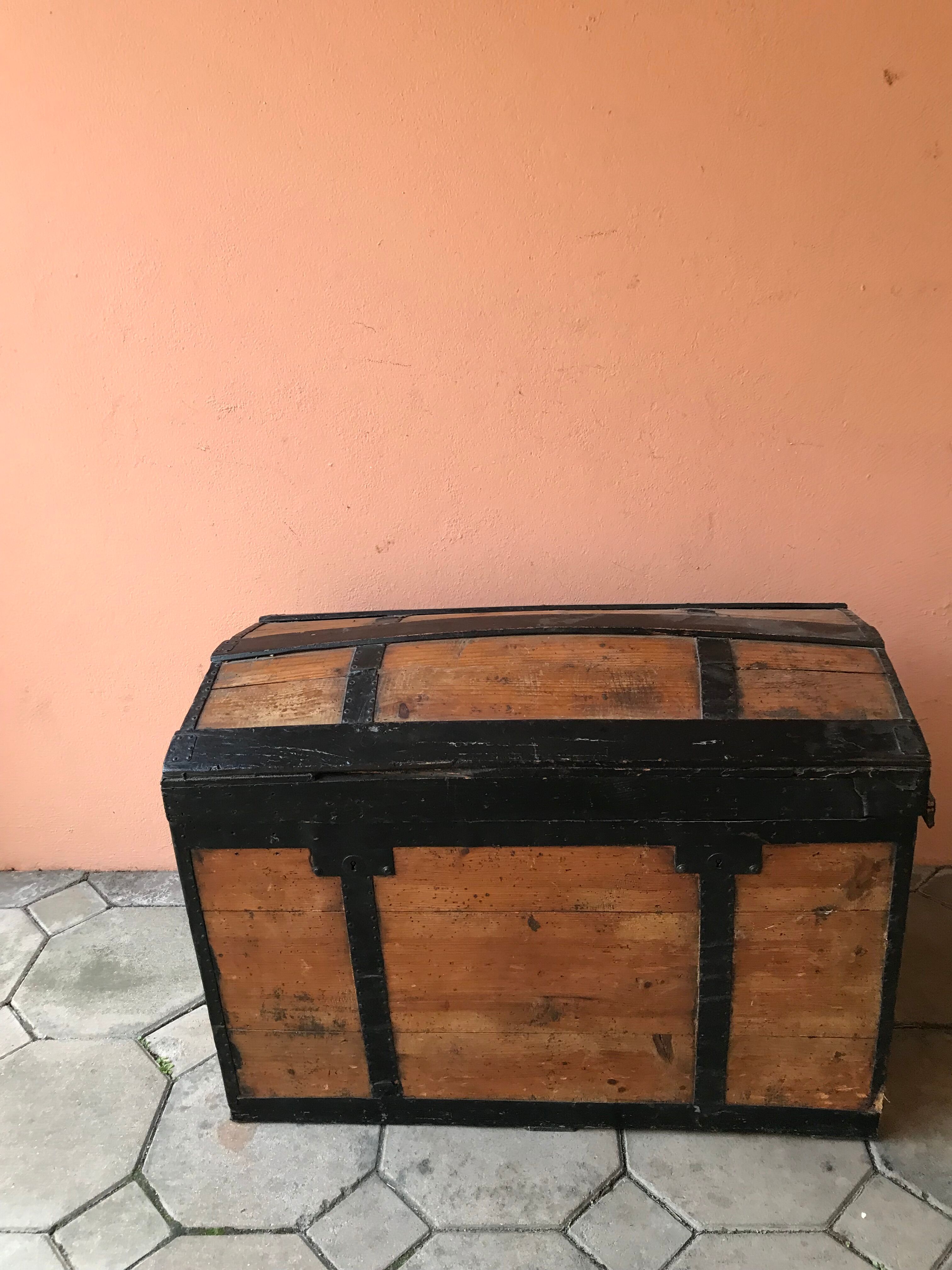 OLD TRUNK EARLY TWENTIETH IN PITCHPIN DOMED SHAPE LARGE MODEL