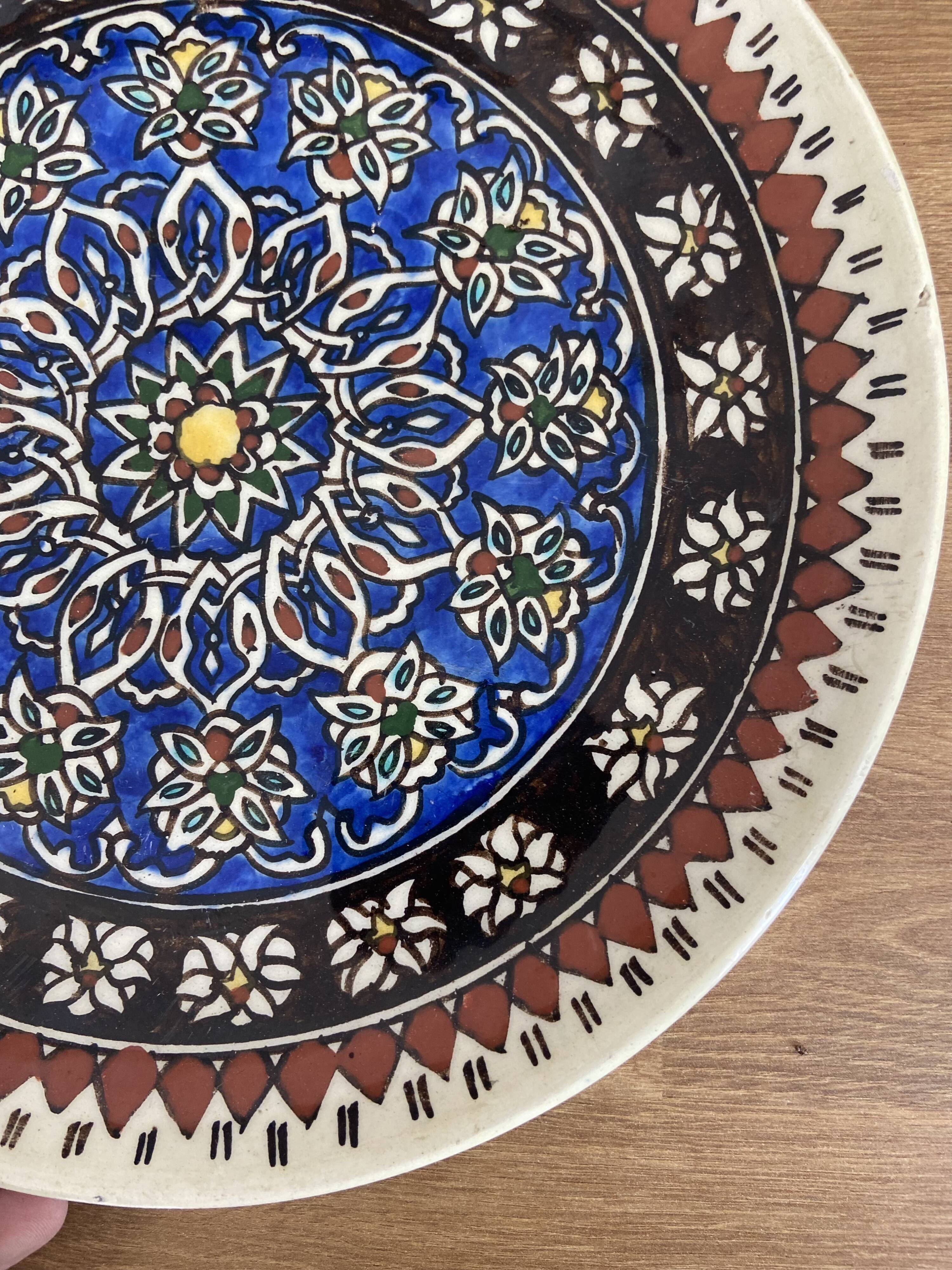 Decorative ceramic wall plate from iznik (Türkiye).