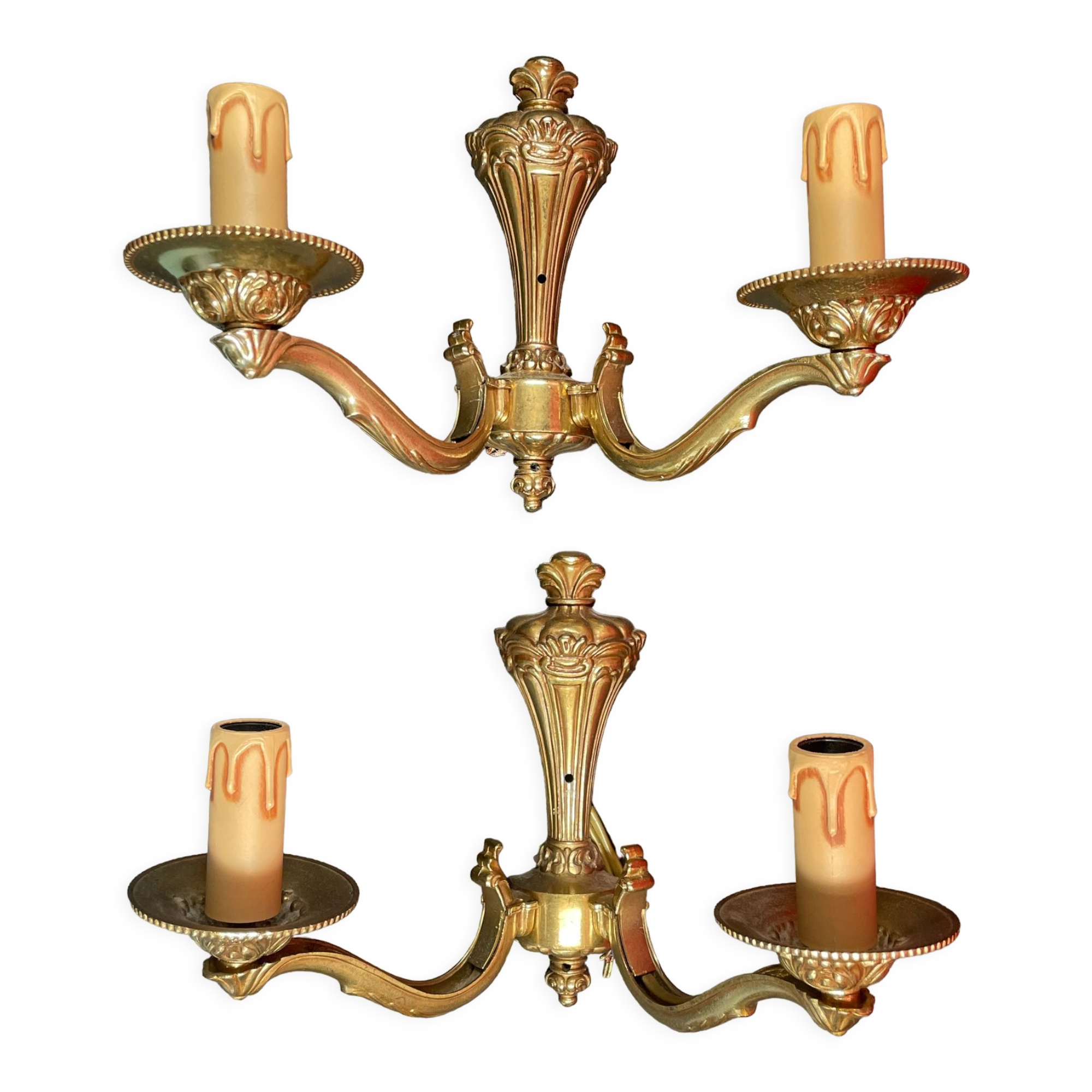 Pair of wall lamp in classic stylized bronze