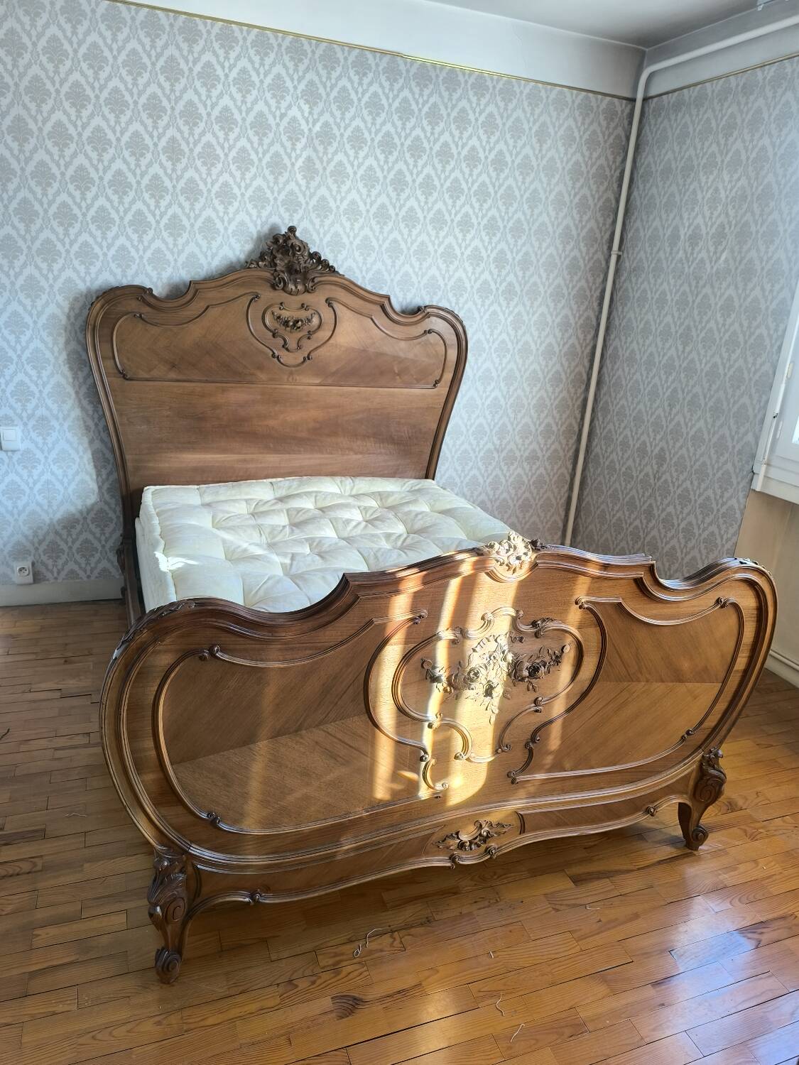 140cm Art Deco/Regency double bed in walnut