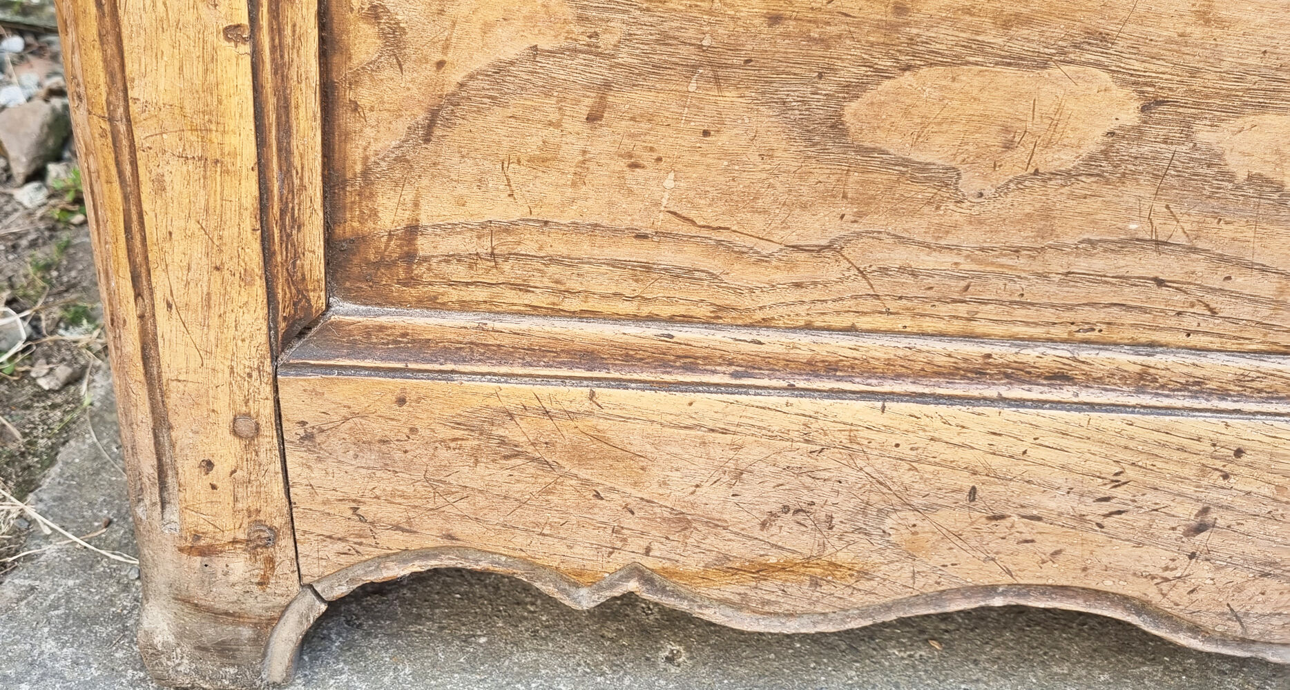 Closed bed chest bench Breton, solid oak pegged wood, nineteenth century