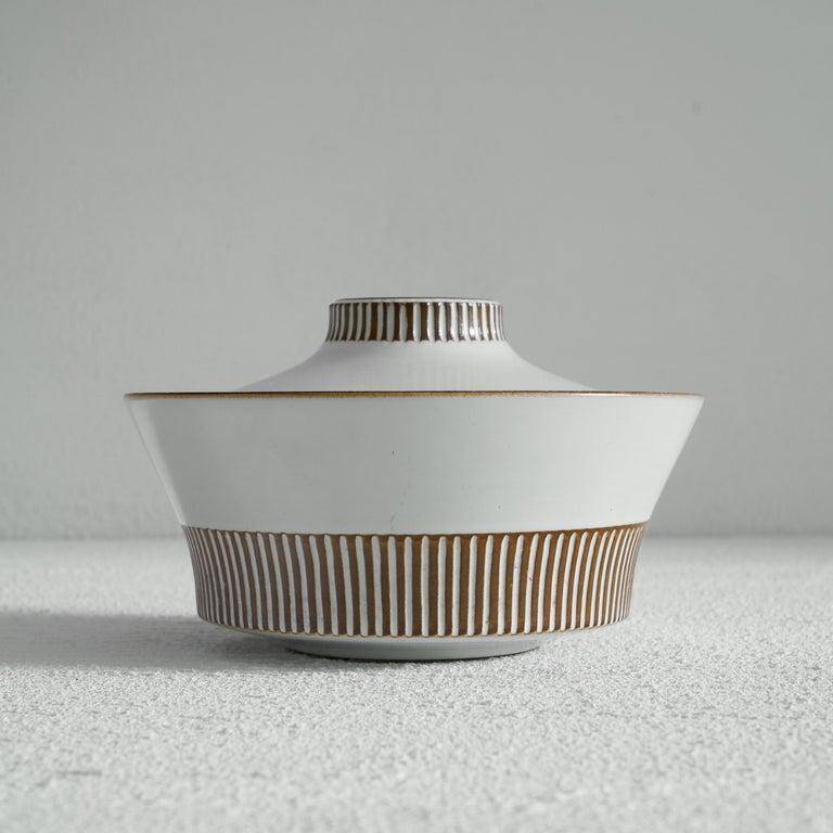 Willem de Vries Modernist Coupe mid-20th century "Cleopatra" with lid for Fris Edam, 1961