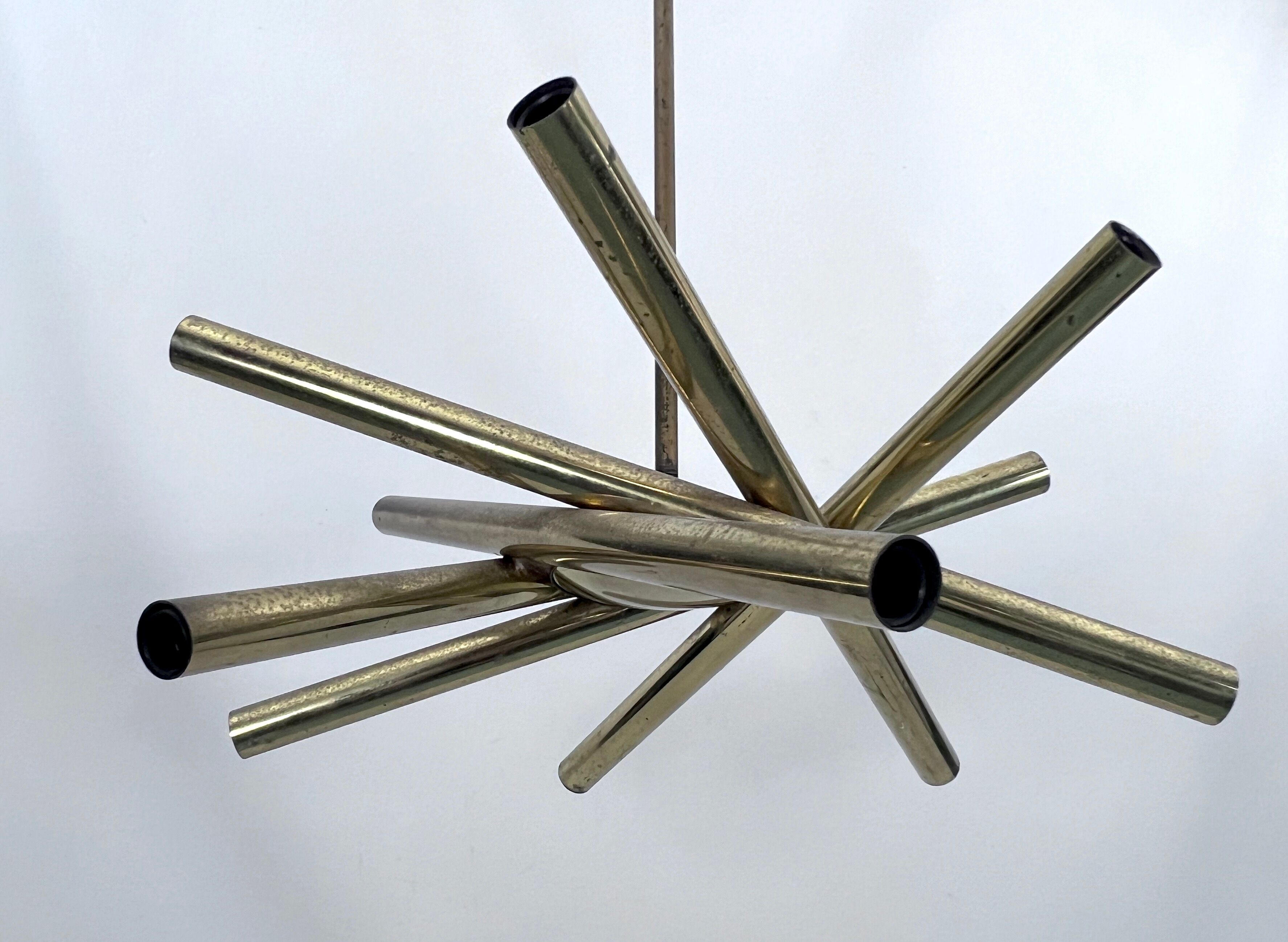 Mid-Century Modern 12 lights Brass chandelier by Stilnovo. Italy 1960s