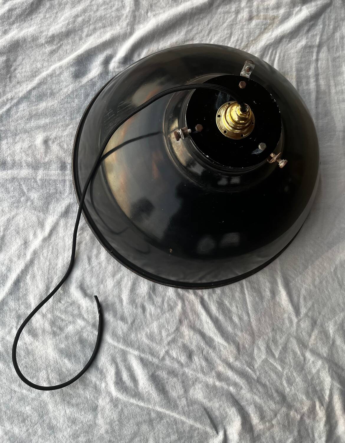 XXL industrial suspension in black enamelled sheet metal