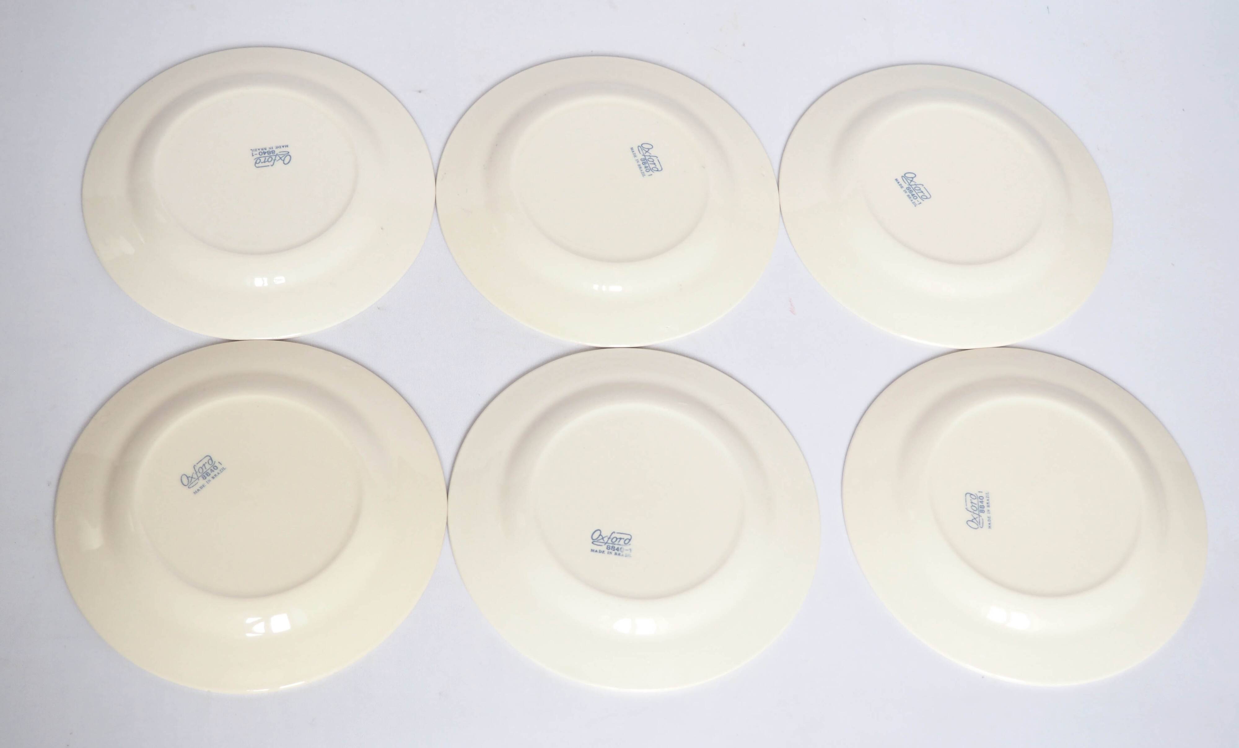 Lot 18 assiettes plates, creuses et dessert 1980