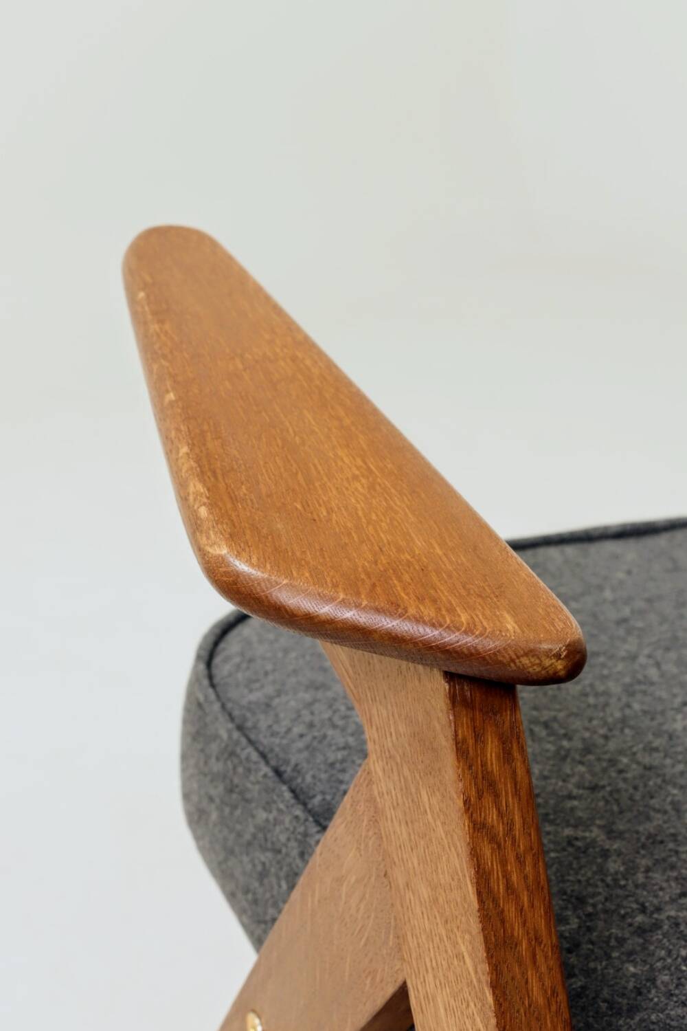 Scandinavian armchair antracyt wool oak wood design by Chierowsky