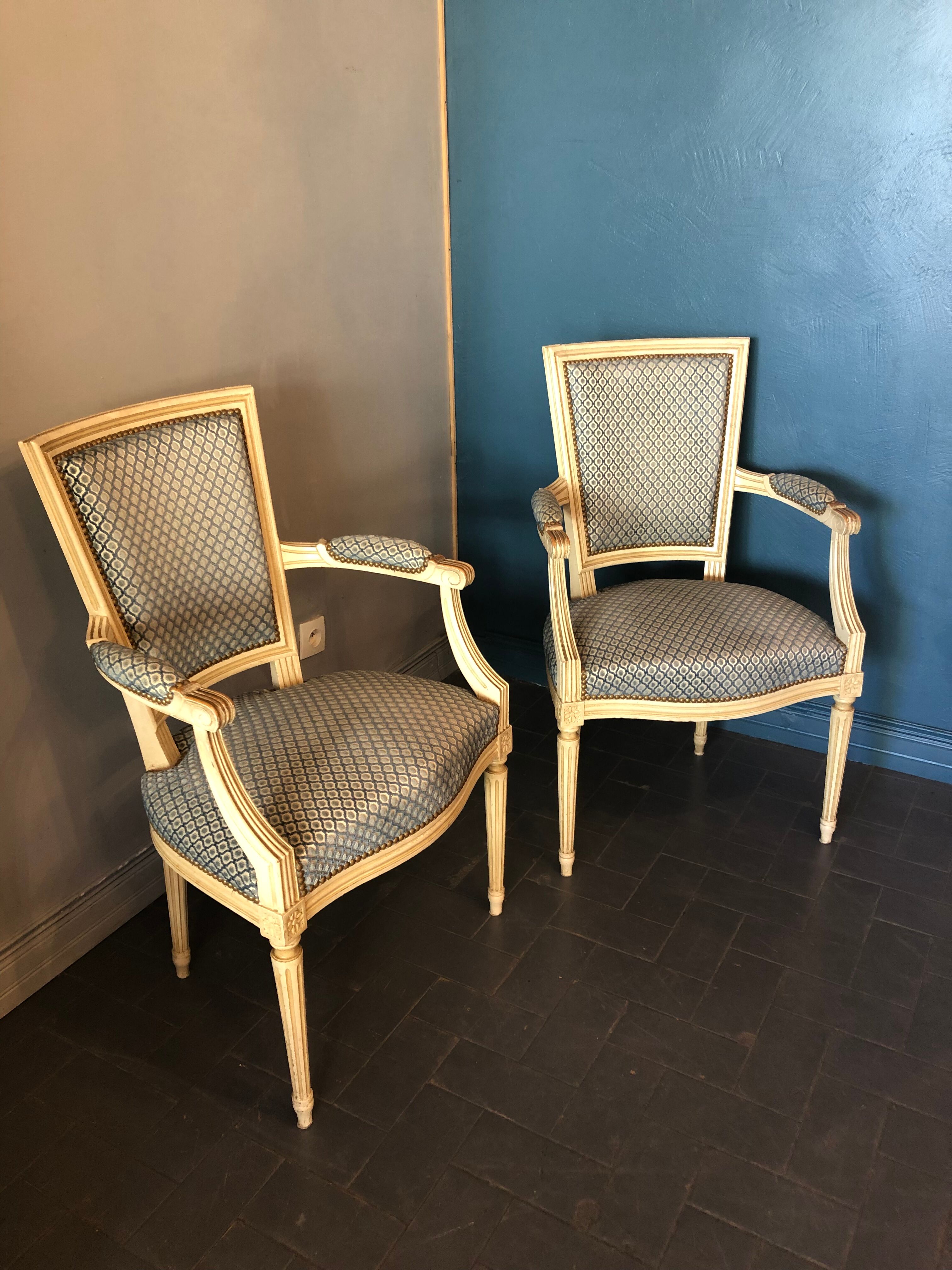 Duo de fauteuils anciens