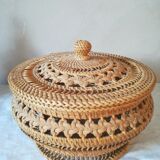 Wicker lace basket